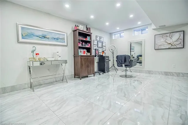 Additional property image - 370 Stonehenge Dr Unit 9