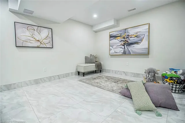 Additional property image - 370 Stonehenge Dr Unit 9