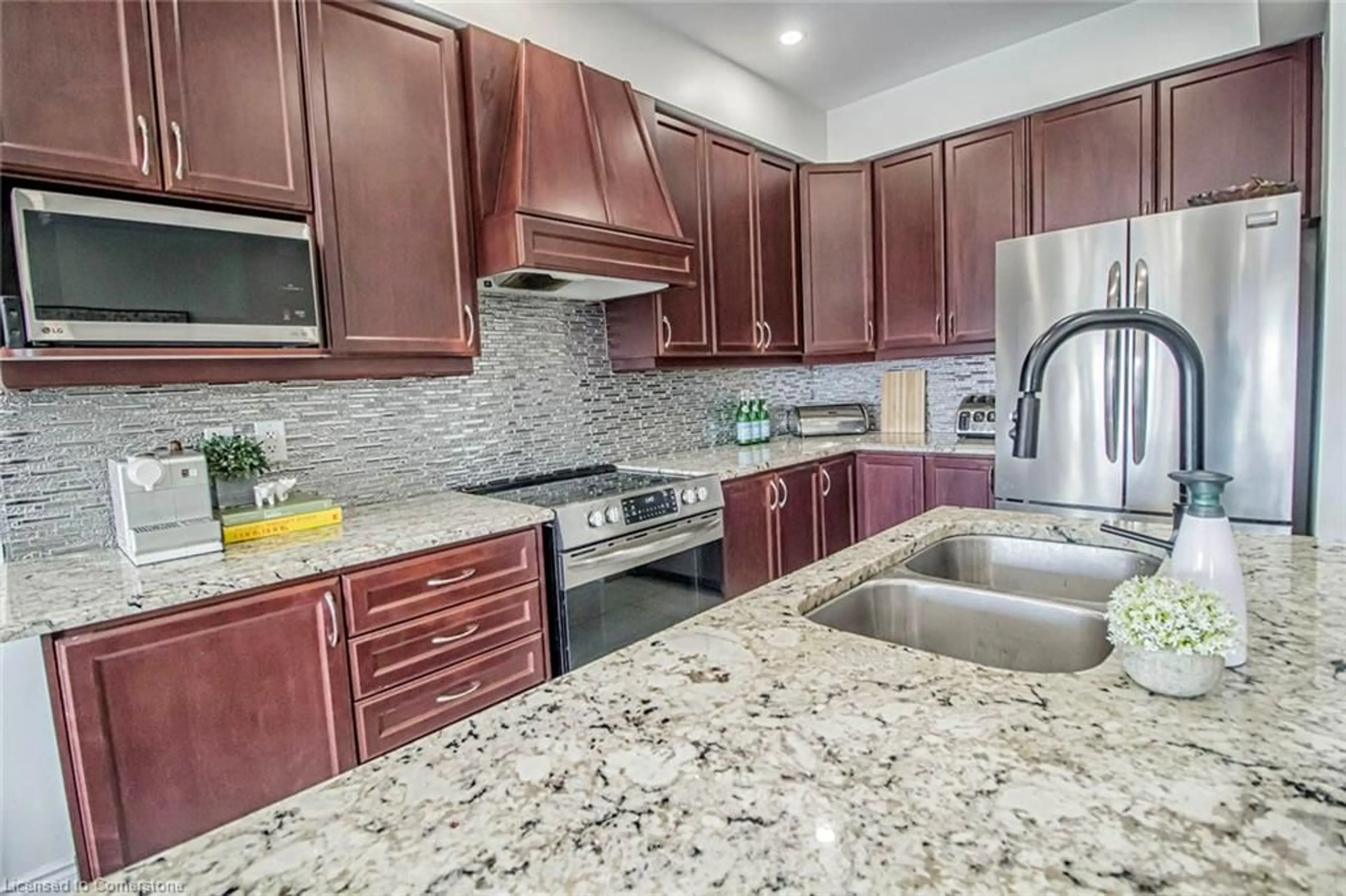 Open concept kitchen, ceramic/tile floor for 370 Stonehenge Dr #9, Ancaster Ontario L9K 0H9