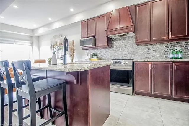 Additional property image - 370 Stonehenge Dr Unit 9
