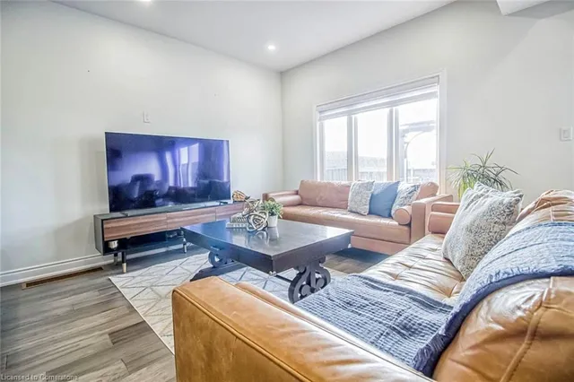 Additional property image - 370 Stonehenge Dr Unit 9