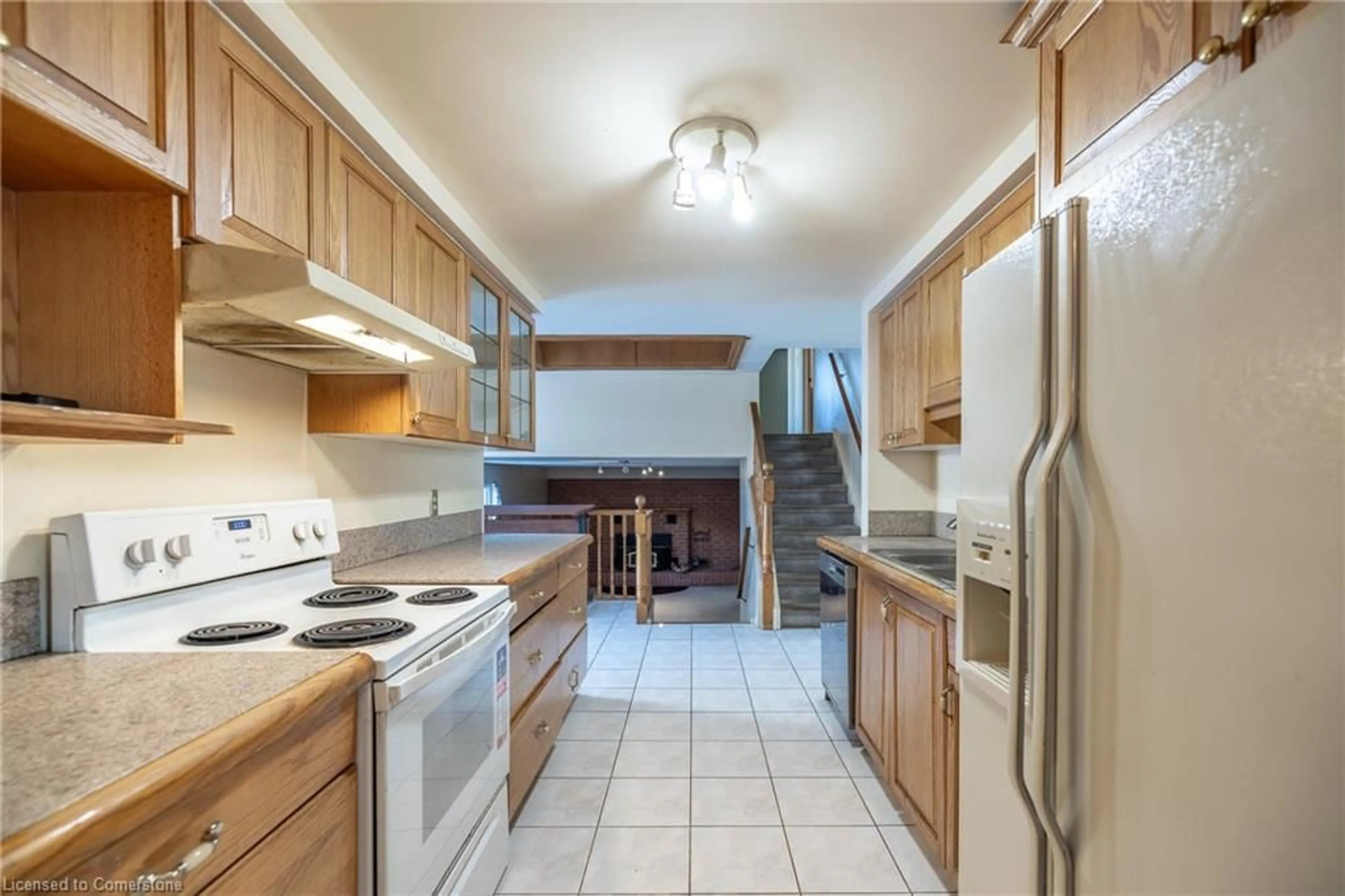 Standard kitchen, ceramic/tile floor for 476 Scotchmere Crt, Waterloo Ontario N2K 3E6