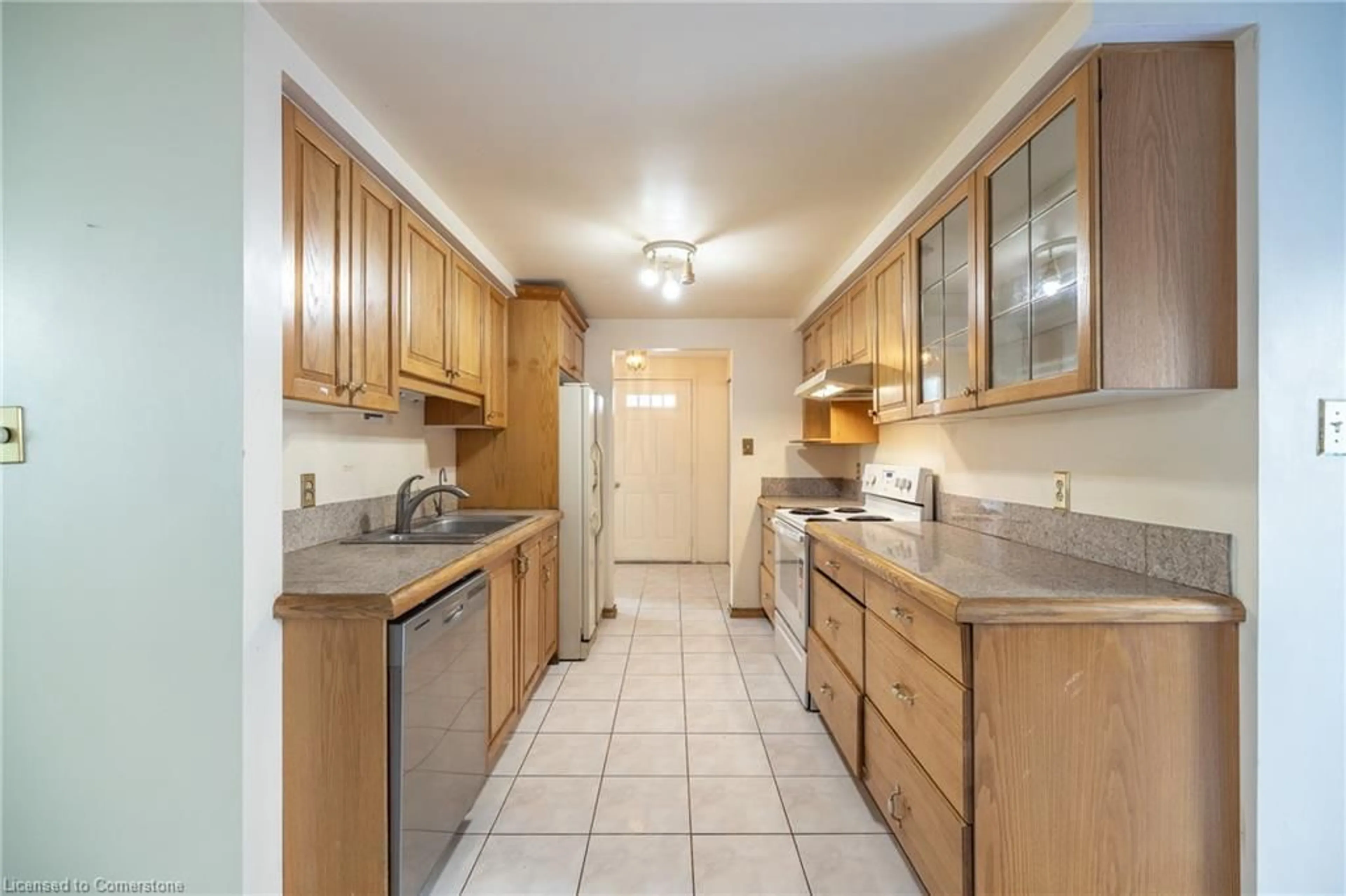 Standard kitchen, ceramic/tile floor for 476 Scotchmere Crt, Waterloo Ontario N2K 3E6