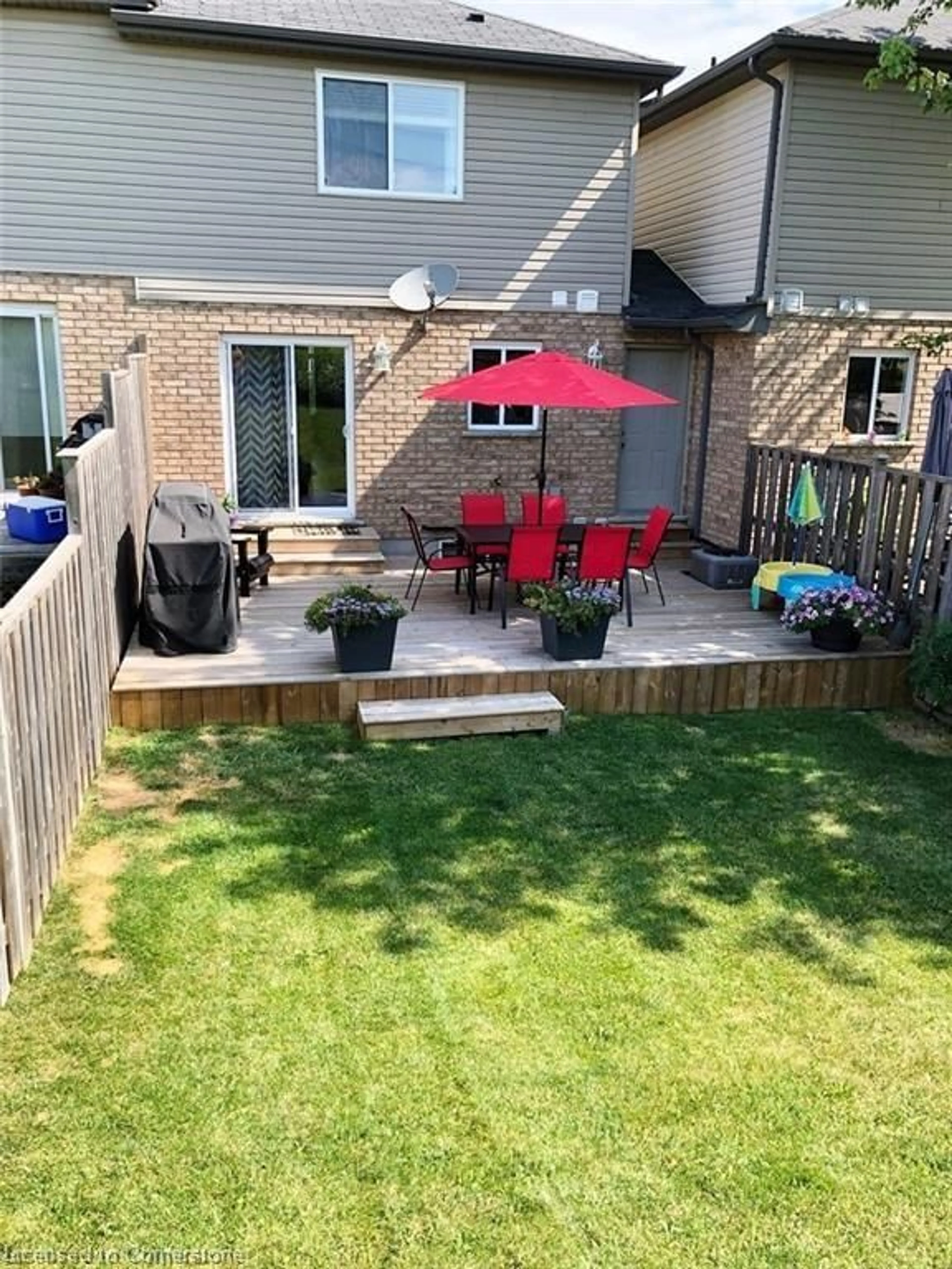 Patio, street for 30 Tudor St, Kitchener Ontario N2R 1W3