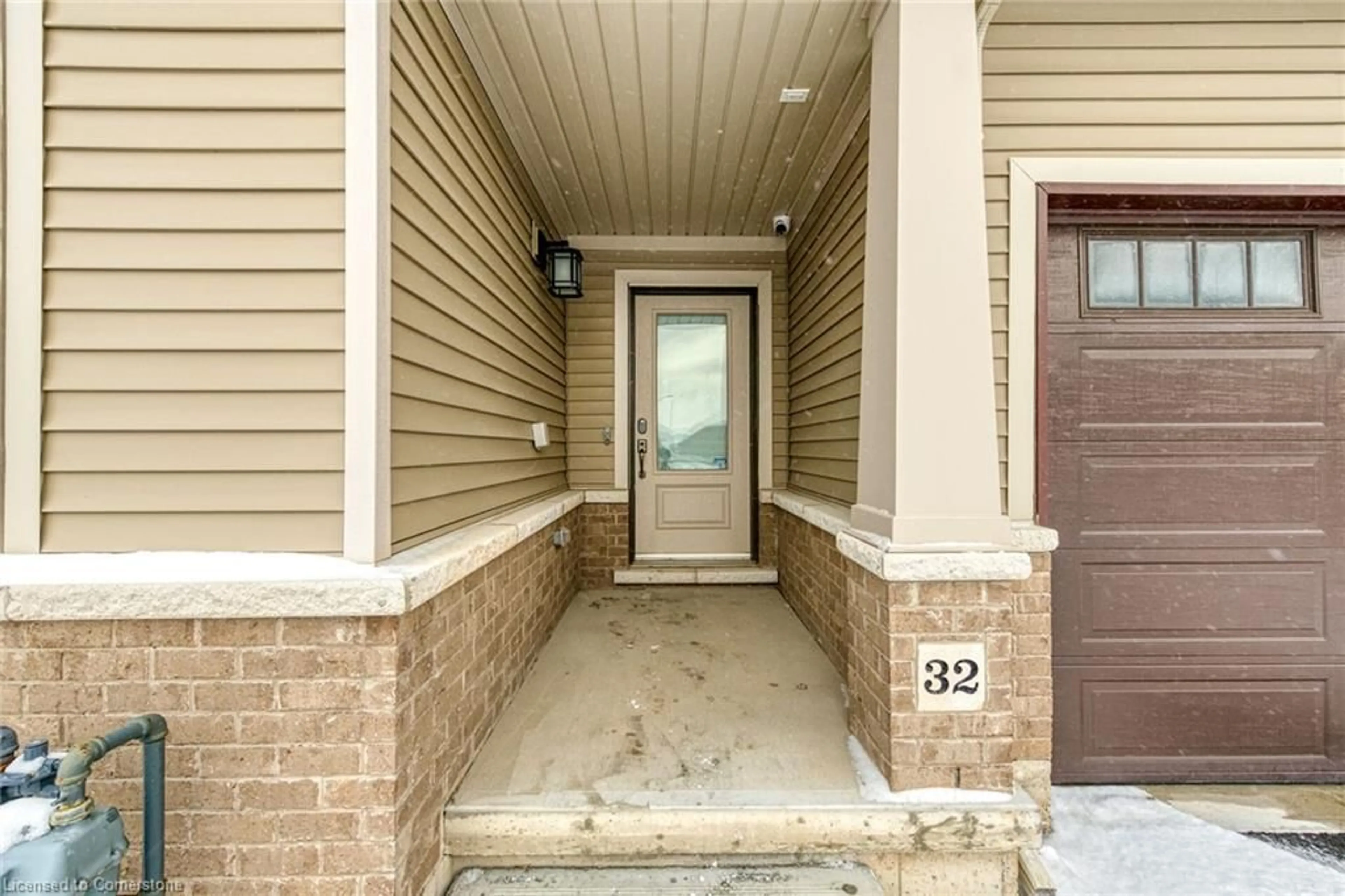 Indoor entryway for 4311 Mann St #32, Niagara Falls Ontario L2G 0E7