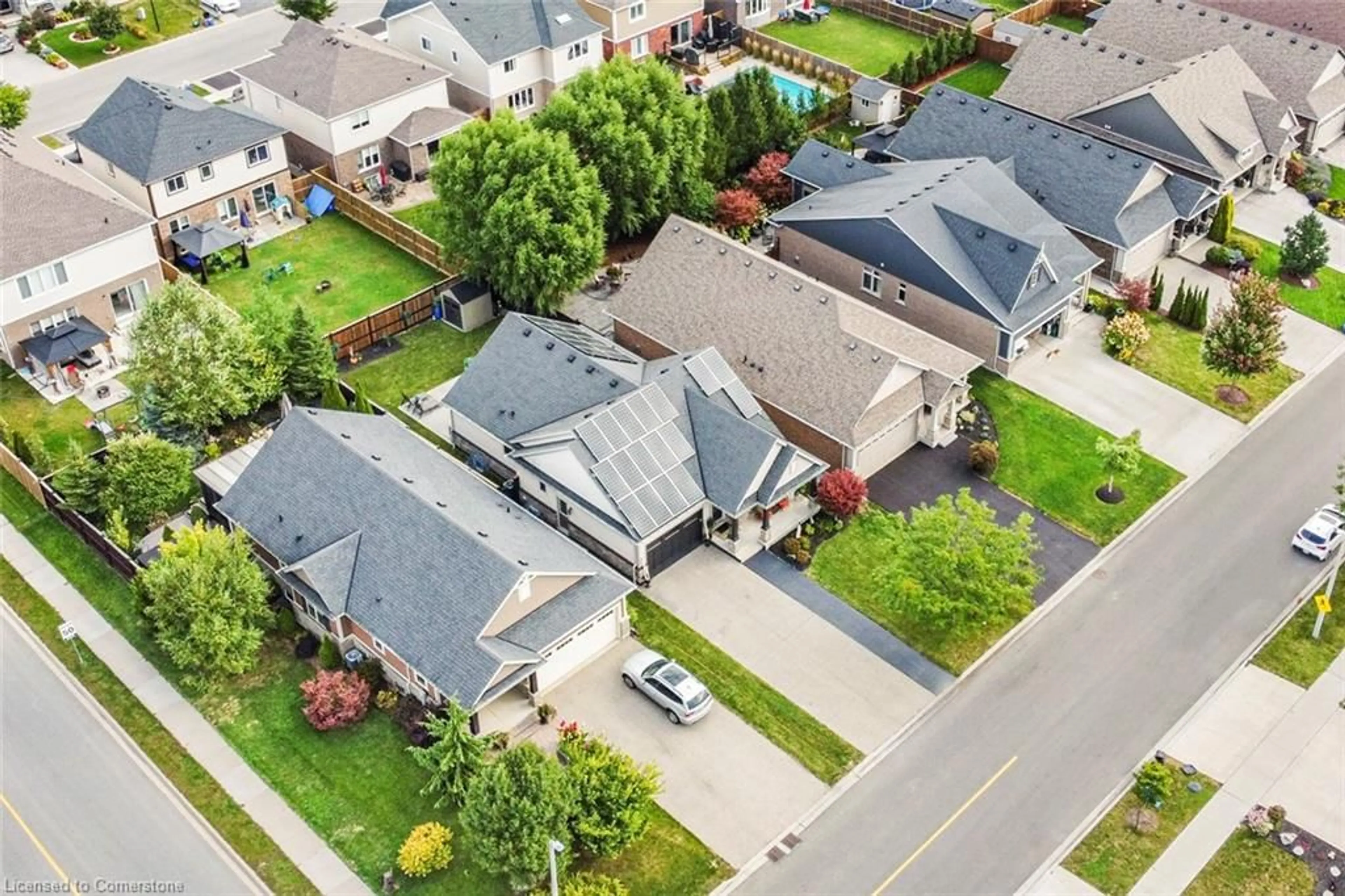 A pic from outside/outdoor area/front of a property/back of a property/a pic from drone, street for 556 Gaiser Rd, Welland Ontario L3C 0B9