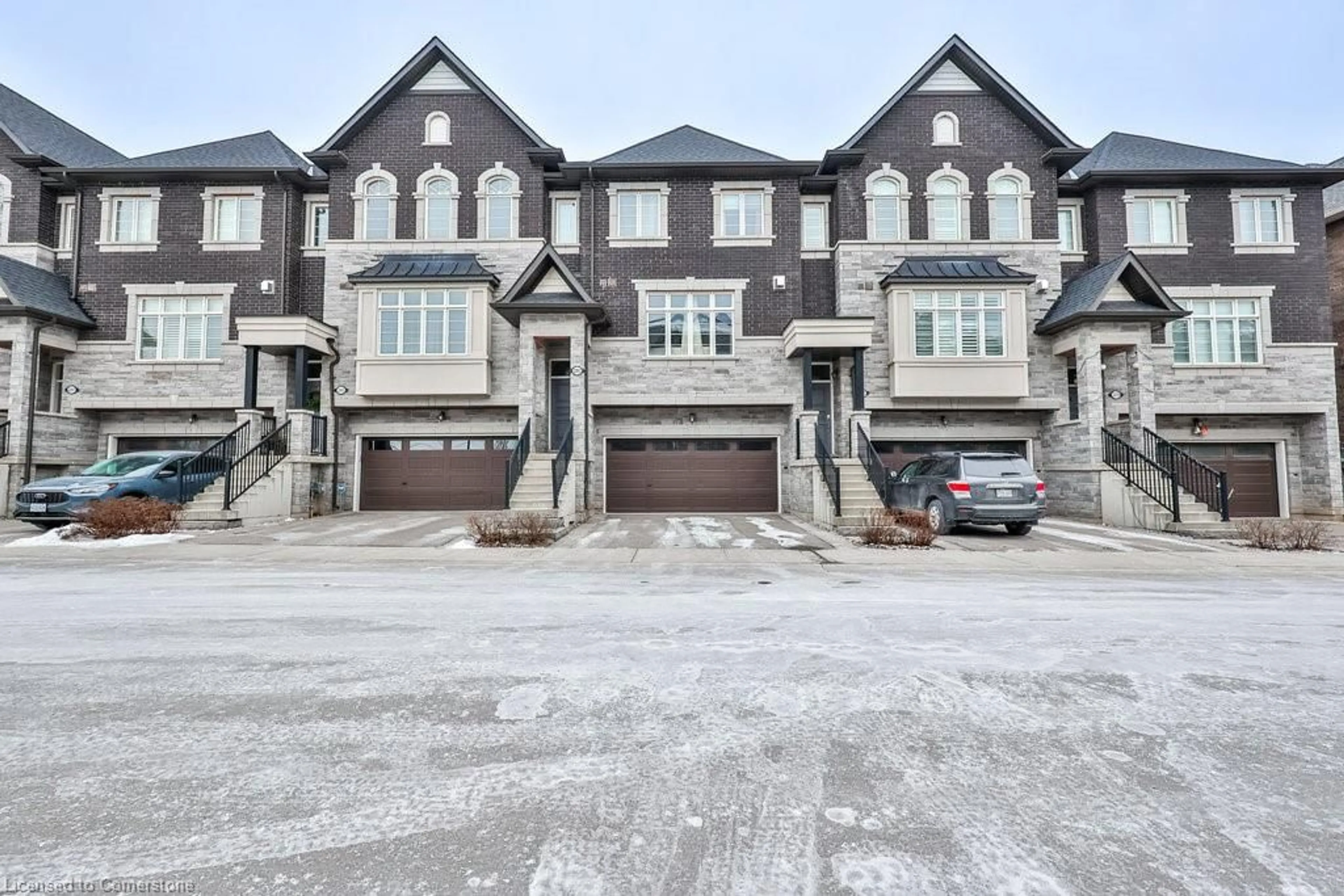 A pic from outside/outdoor area/front of a property/back of a property/a pic from drone, street for 2263 Khalsa Gate, Oakville Ontario L6M 4J2