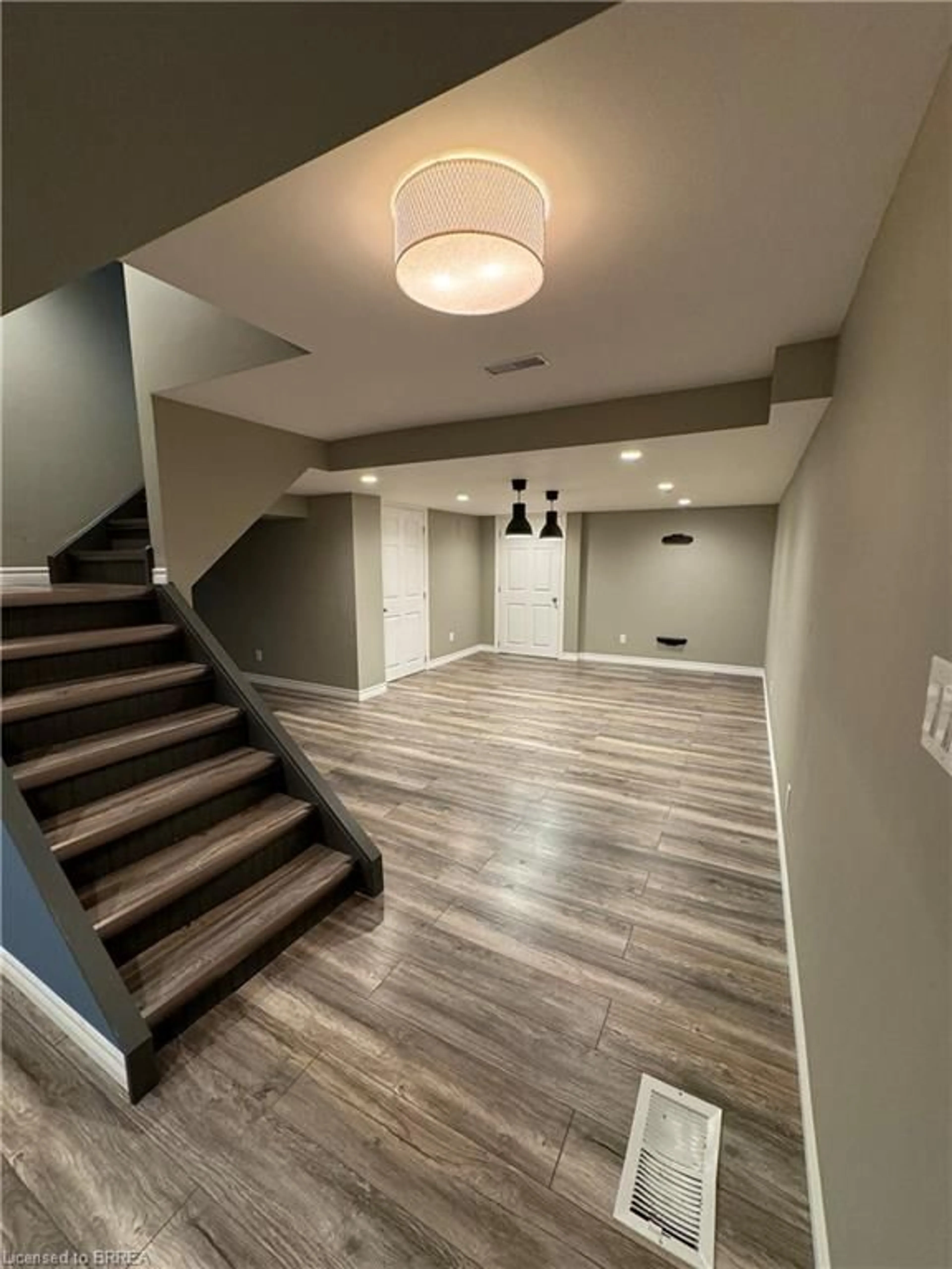 Indoor entryway for 24 Blackfriar Lane, Brantford Ontario N3R 7L3