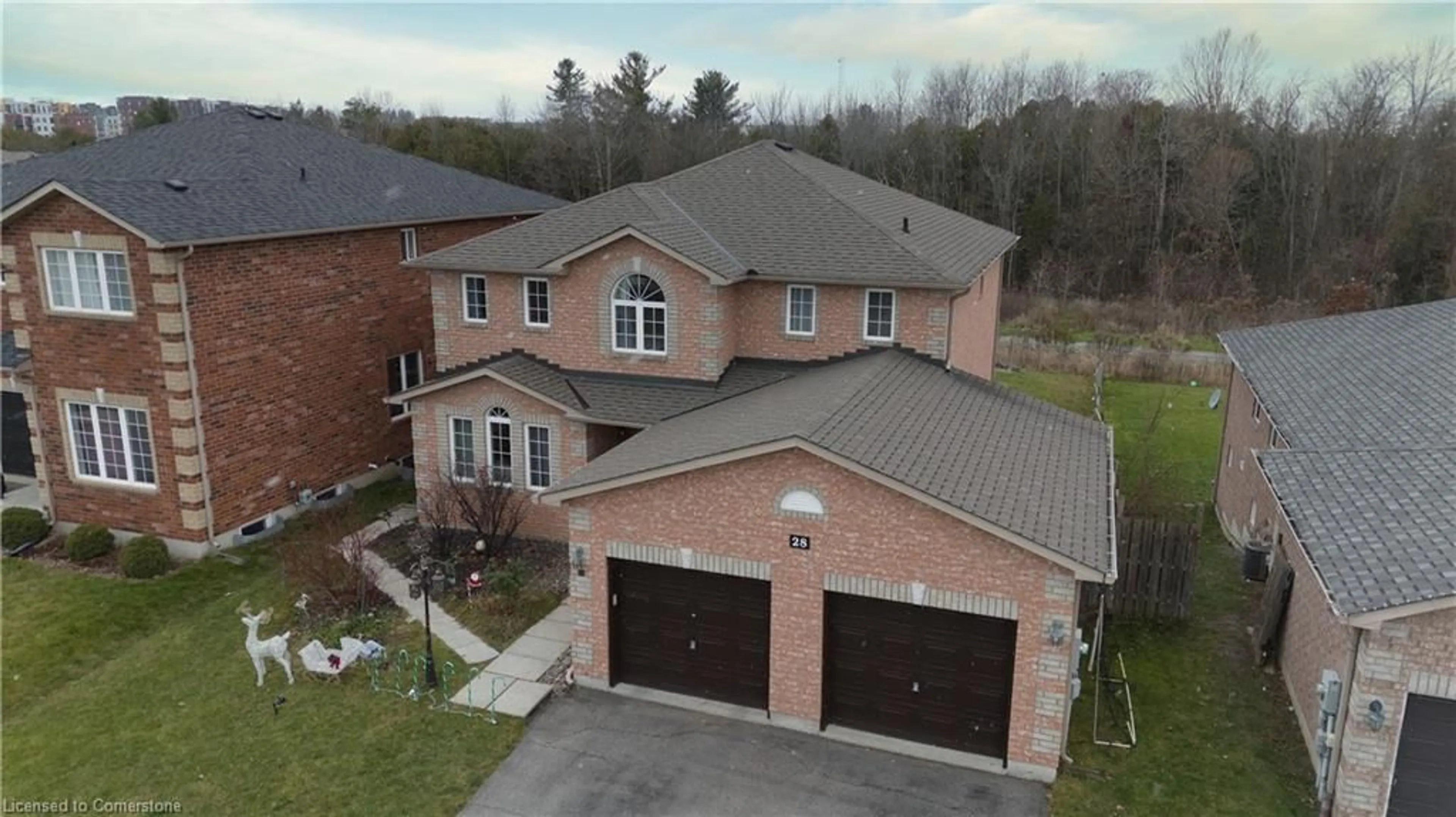 A pic from outside/outdoor area/front of a property/back of a property/a pic from drone, street for 28 Sun King Cres, Barrie Ontario L4M 7J9