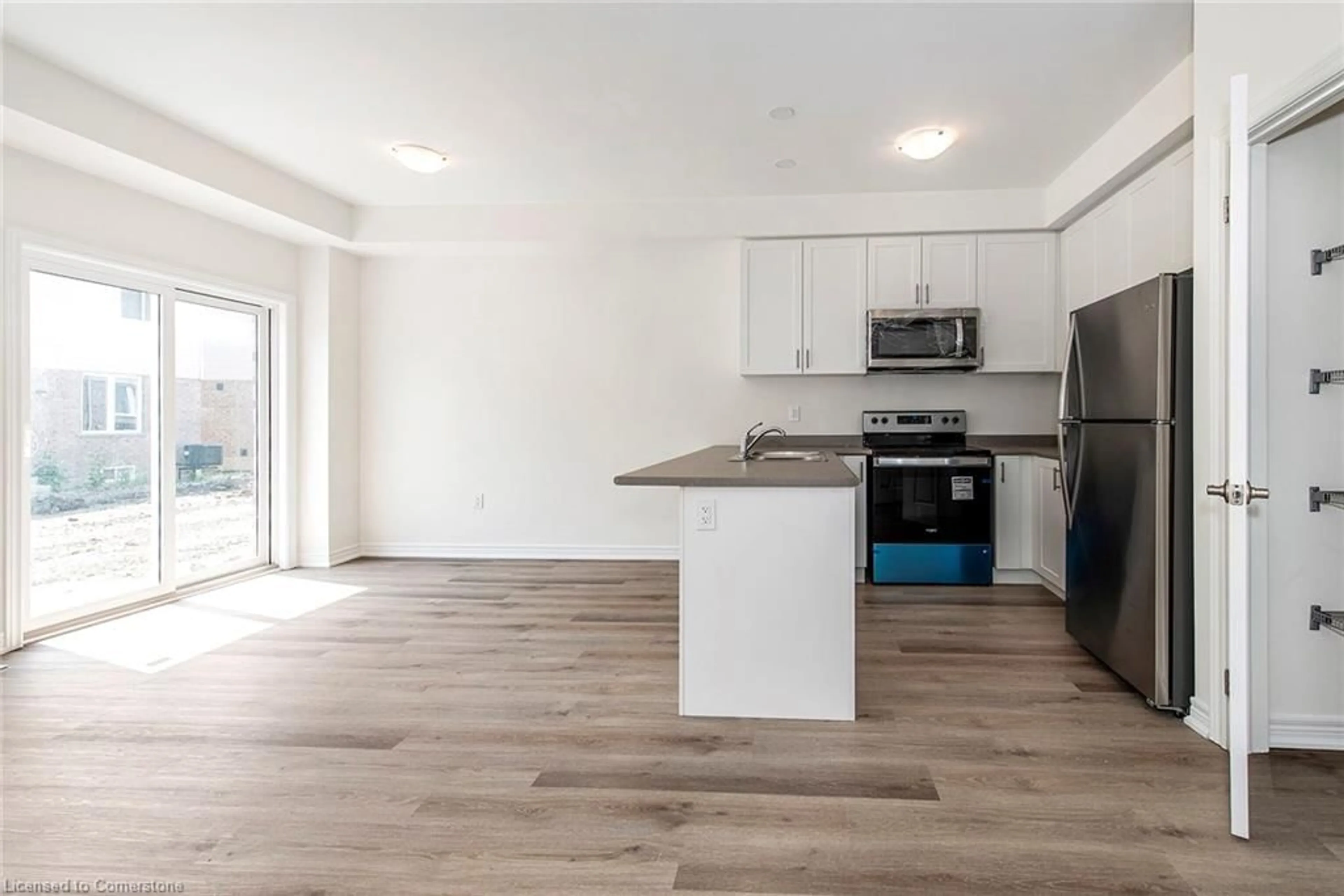 Open concept kitchen, wood/laminate floor for 49 Linden Park Lane, Hamilton Ontario L9A 1Y1