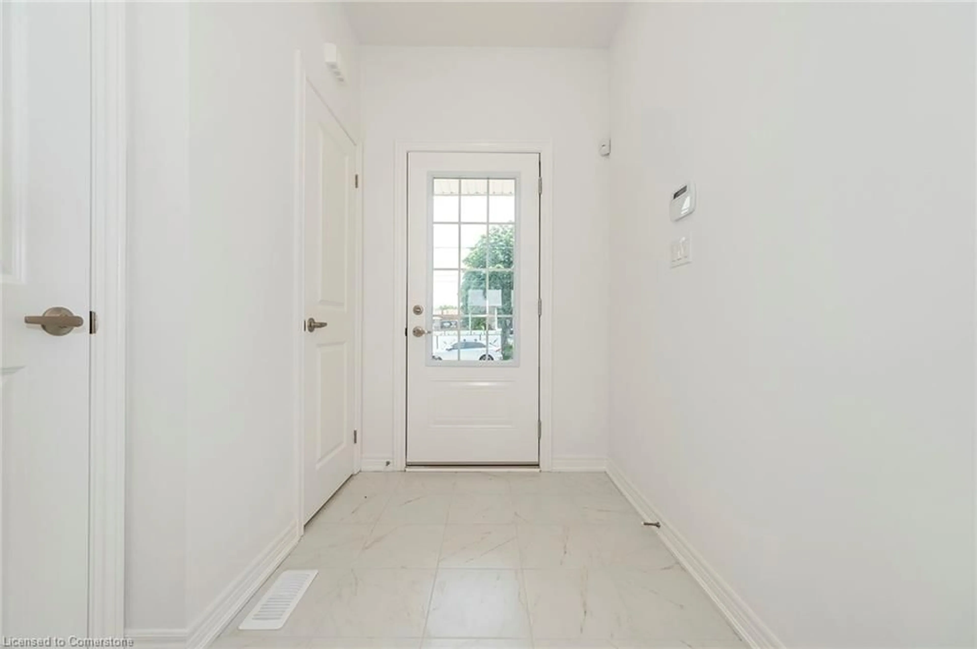 Indoor entryway for 12 Jellicoe Crt, Hamilton Ontario L9A 4T1