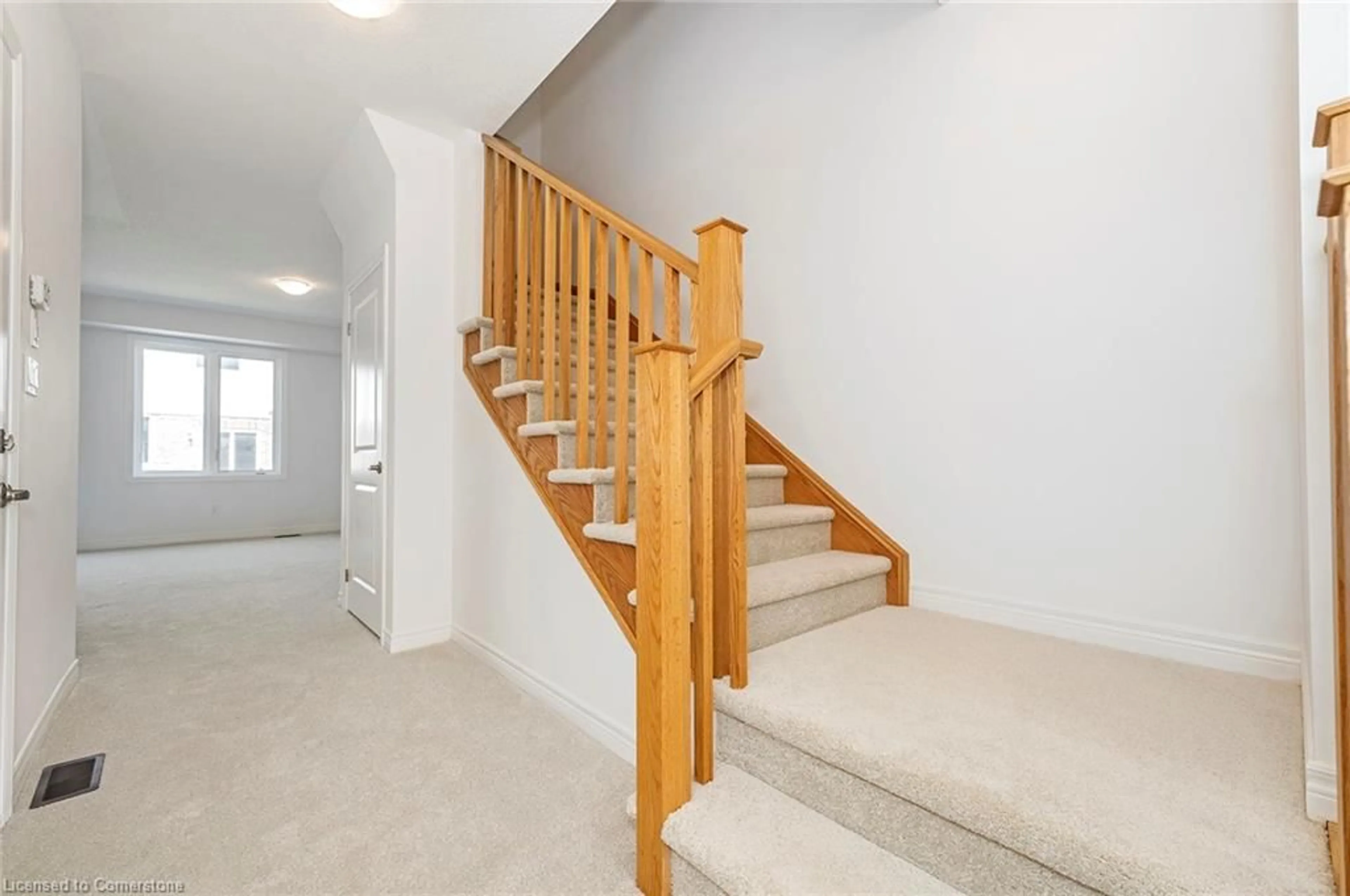 Stairs for 12 Jellicoe Crt, Hamilton Ontario L9A 4T1