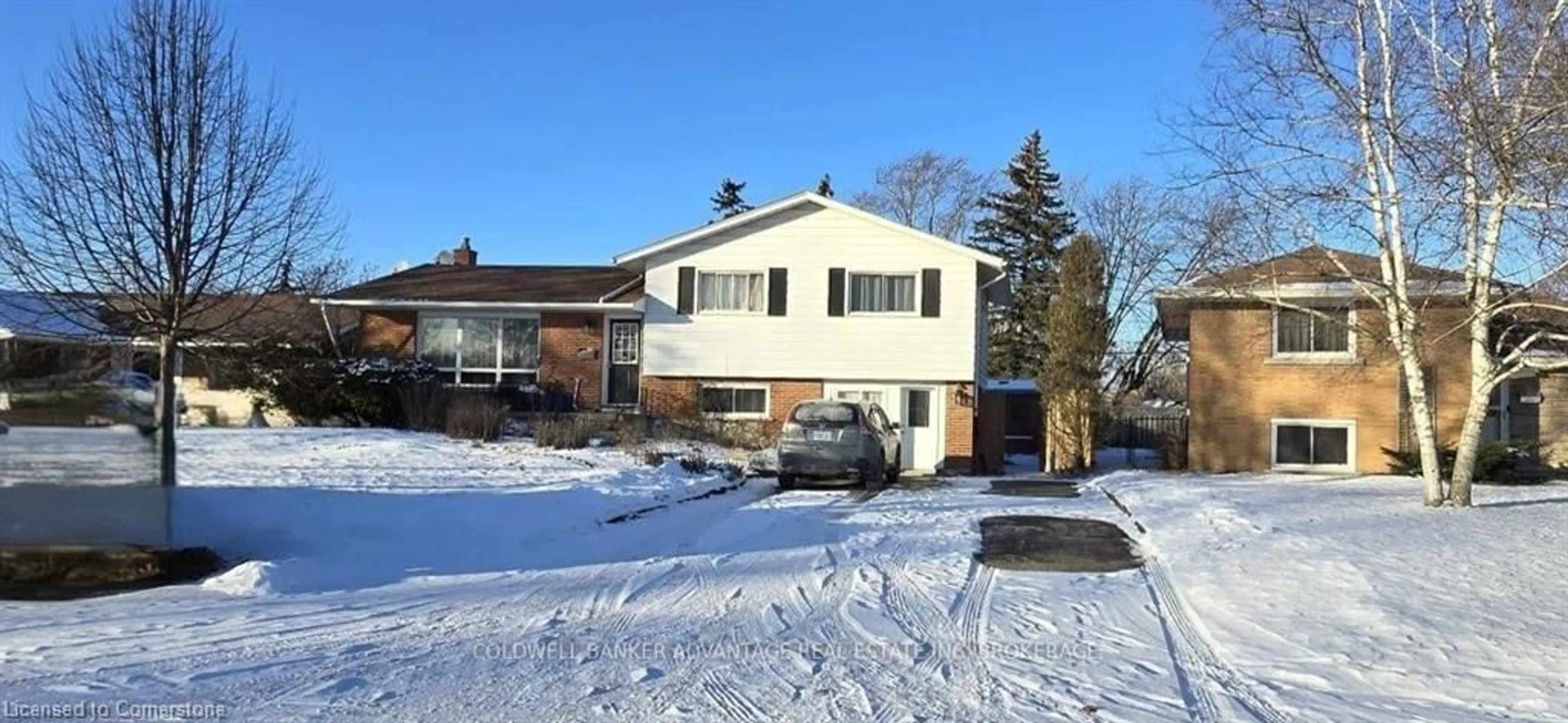 Home with brick exterior material, street for 19 Caithness Ave, Welland Ontario L3C 4Z3