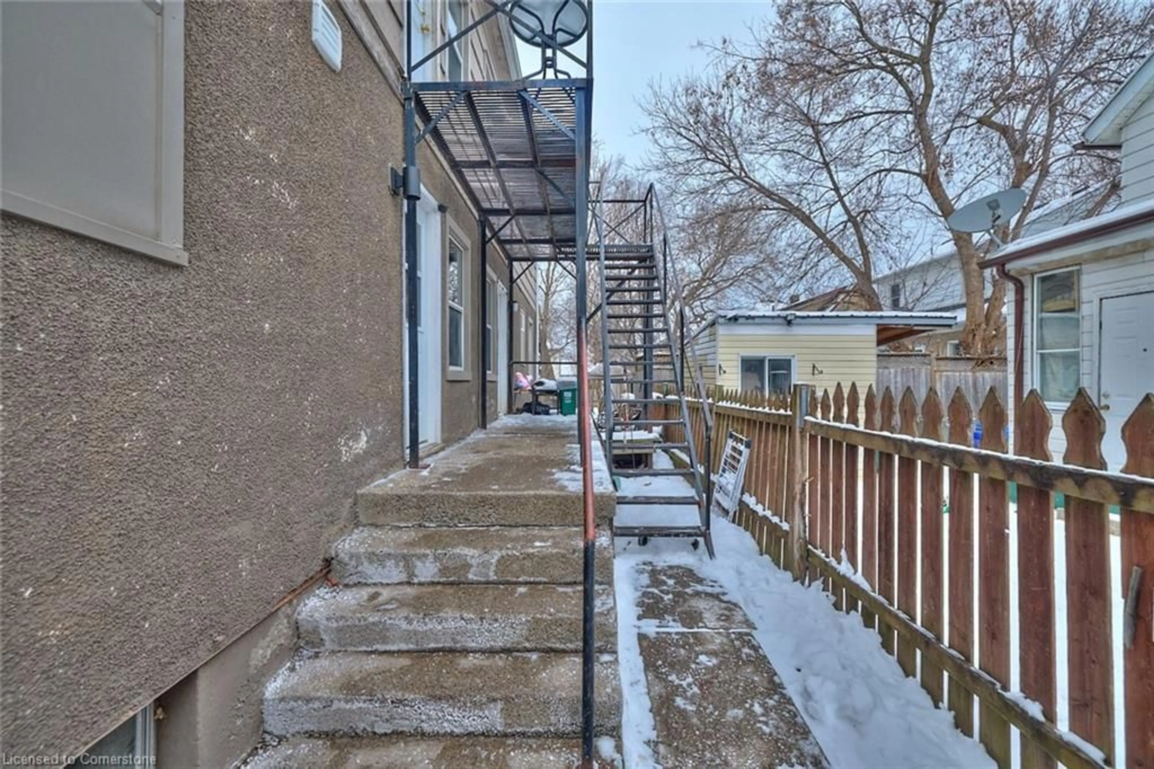 Patio, street for 175 Pleasant Ave, St. Catharines Ontario L2R 1Y6