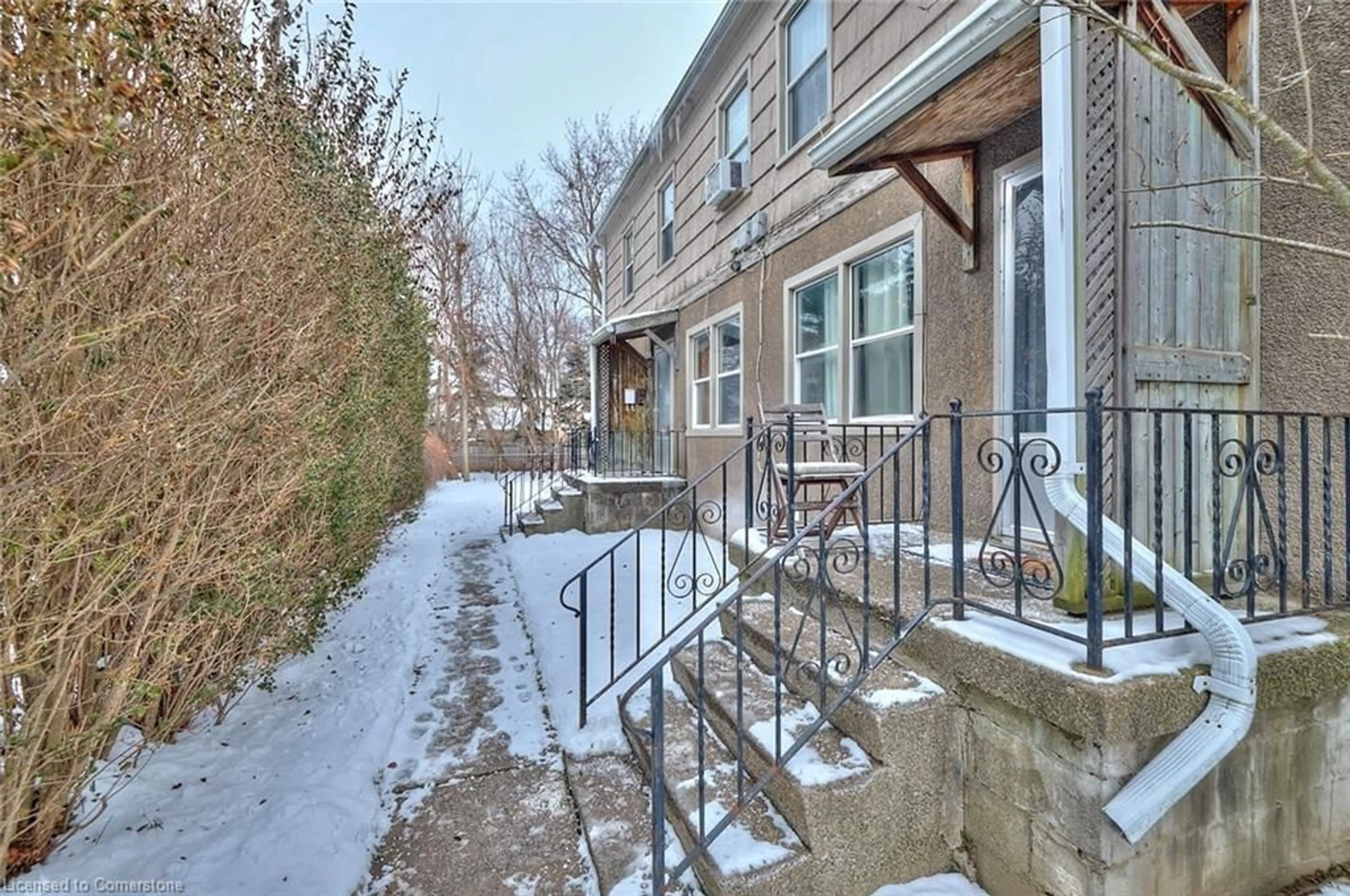 Patio, street for 175 Pleasant Ave, St. Catharines Ontario L2R 1Y6