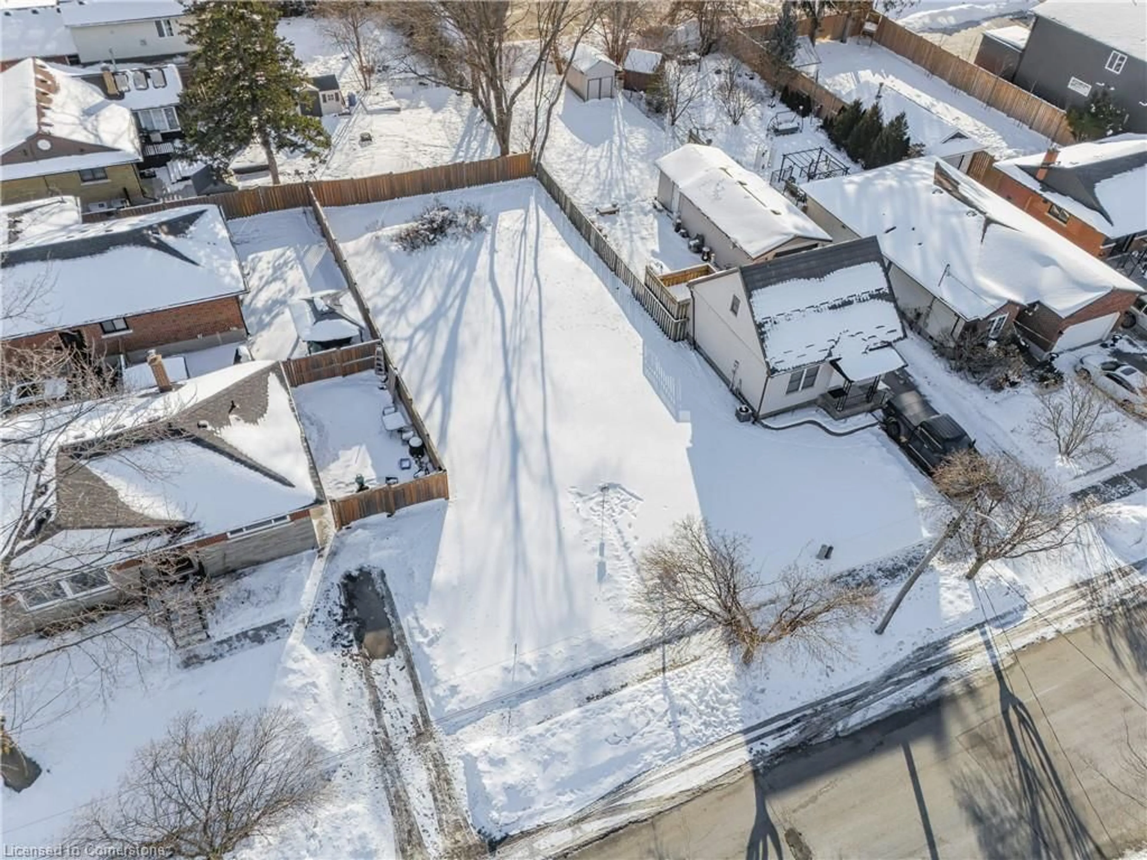 A pic from outside/outdoor area/front of a property/back of a property/a pic from drone, street for 153 Fifth Ave, Kitchener Ontario N2C 1P6