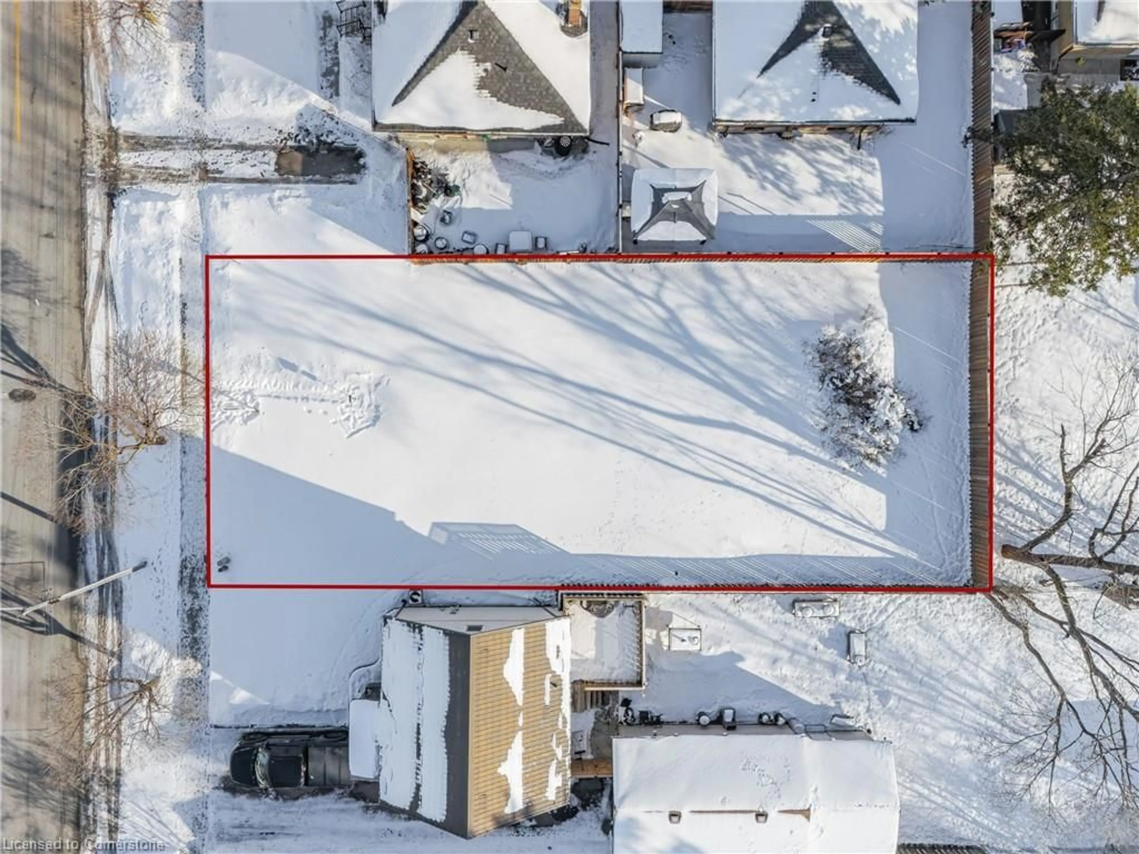 A pic from outside/outdoor area/front of a property/back of a property/a pic from drone, street for 153 Fifth Ave, Kitchener Ontario N2C 1P6