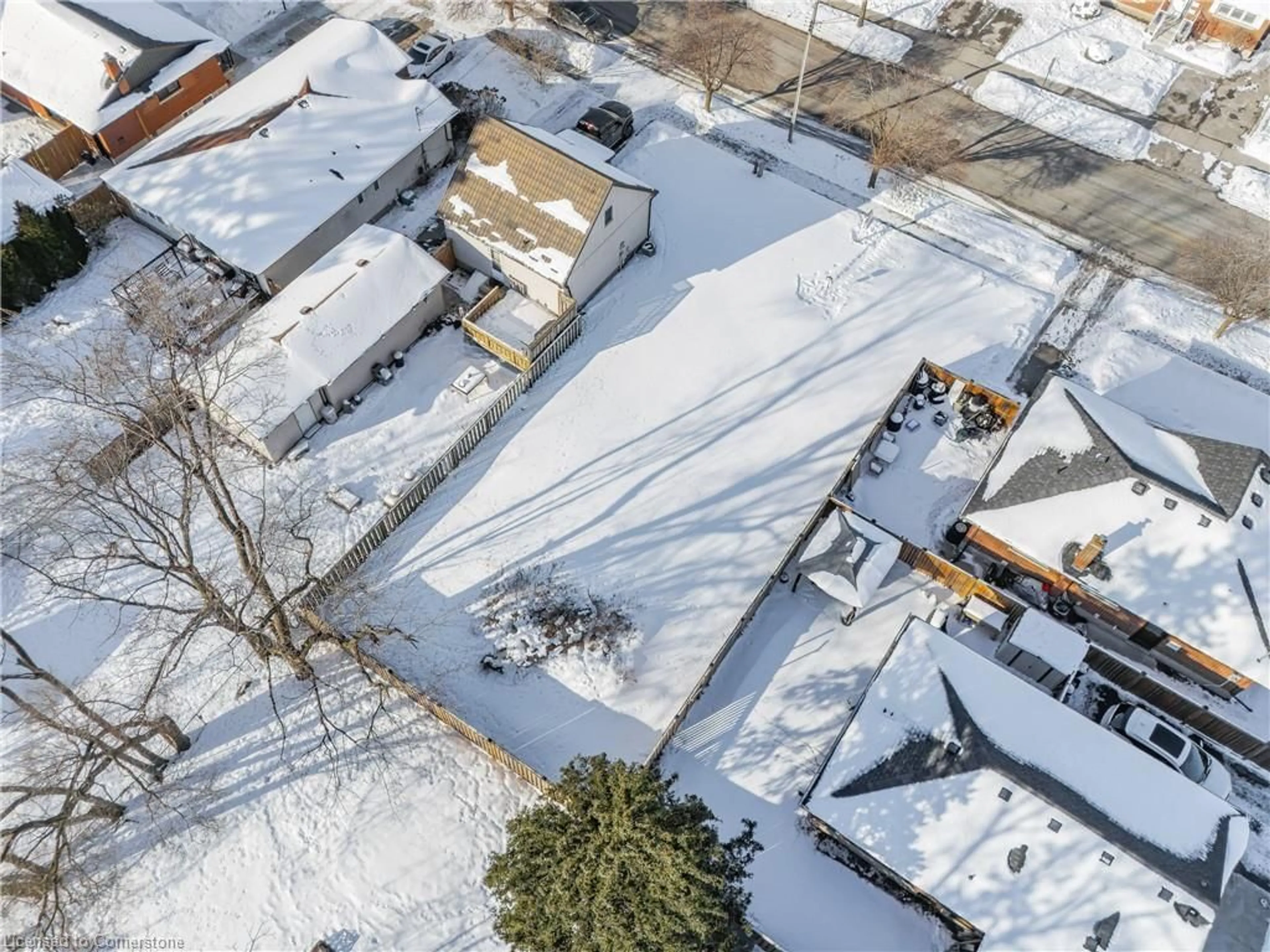 A pic from outside/outdoor area/front of a property/back of a property/a pic from drone, street for 153 Fifth Ave, Kitchener Ontario N2C 1P6