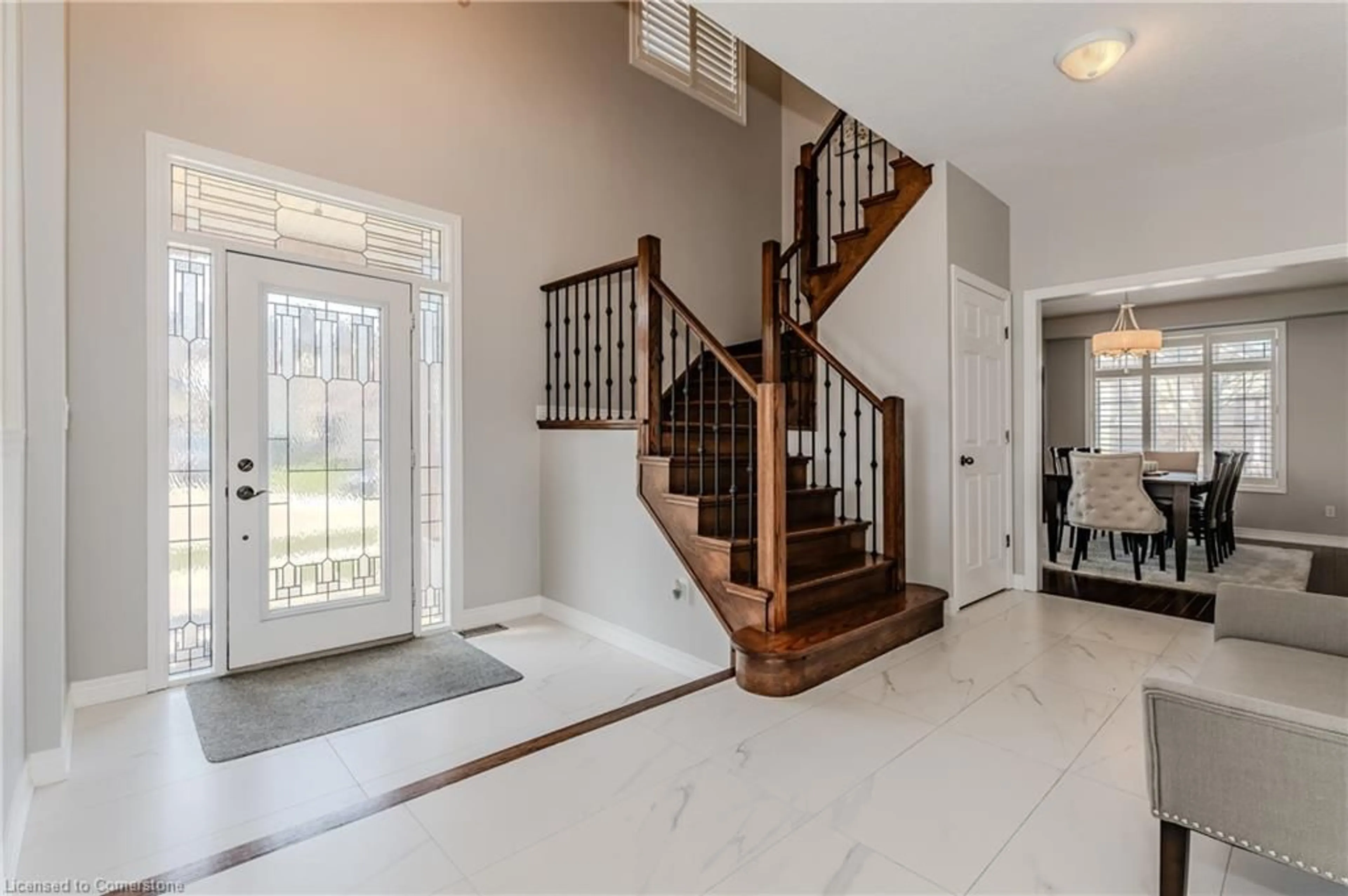 Indoor entryway for 60 Springbreeze Hts, Hamilton Ontario L8E 0B3