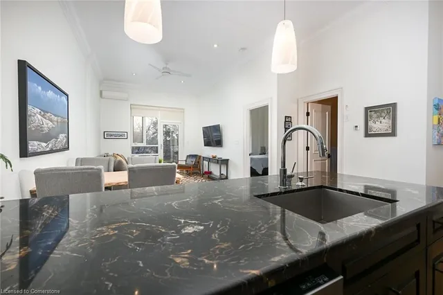 Additional property image - 397 King St Unit 205