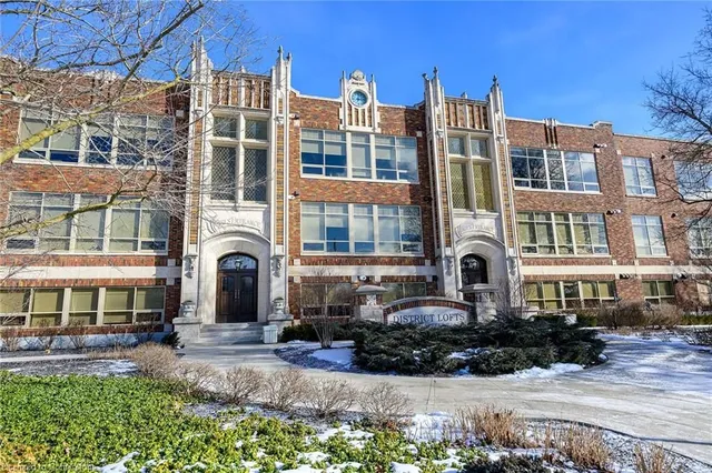 Additional property image - 397 King St Unit 205