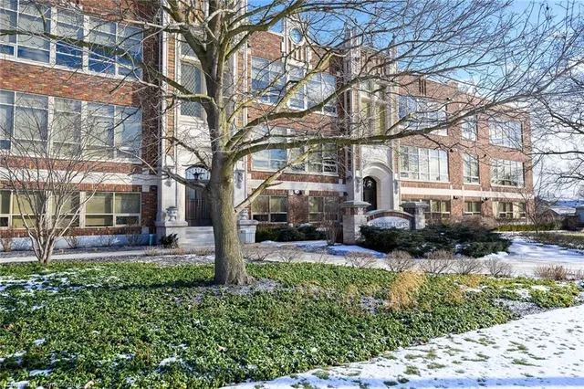 Additional property image - 397 King St Unit 205
