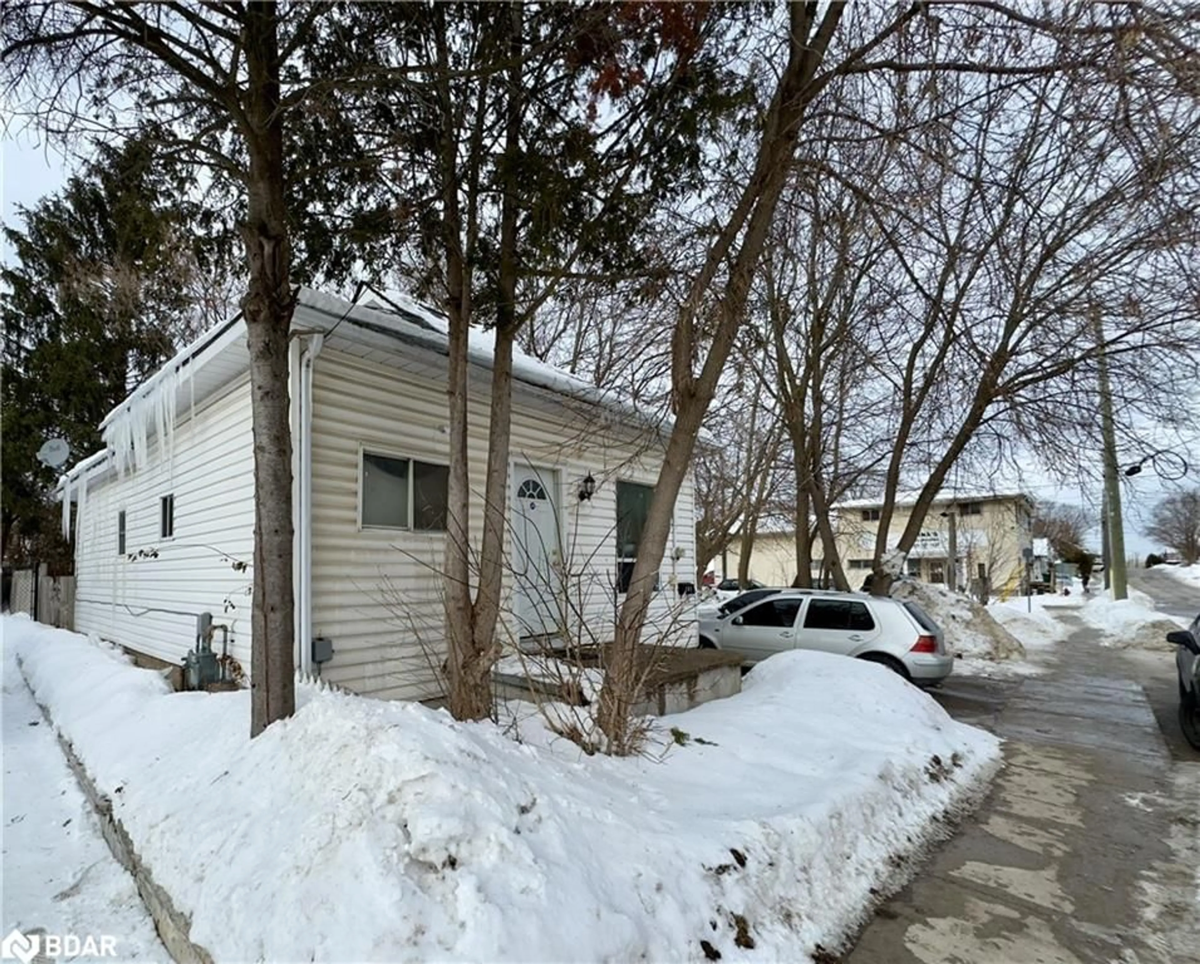 Unknown for 102 Victoria St, Orillia Ontario L3V 2W1