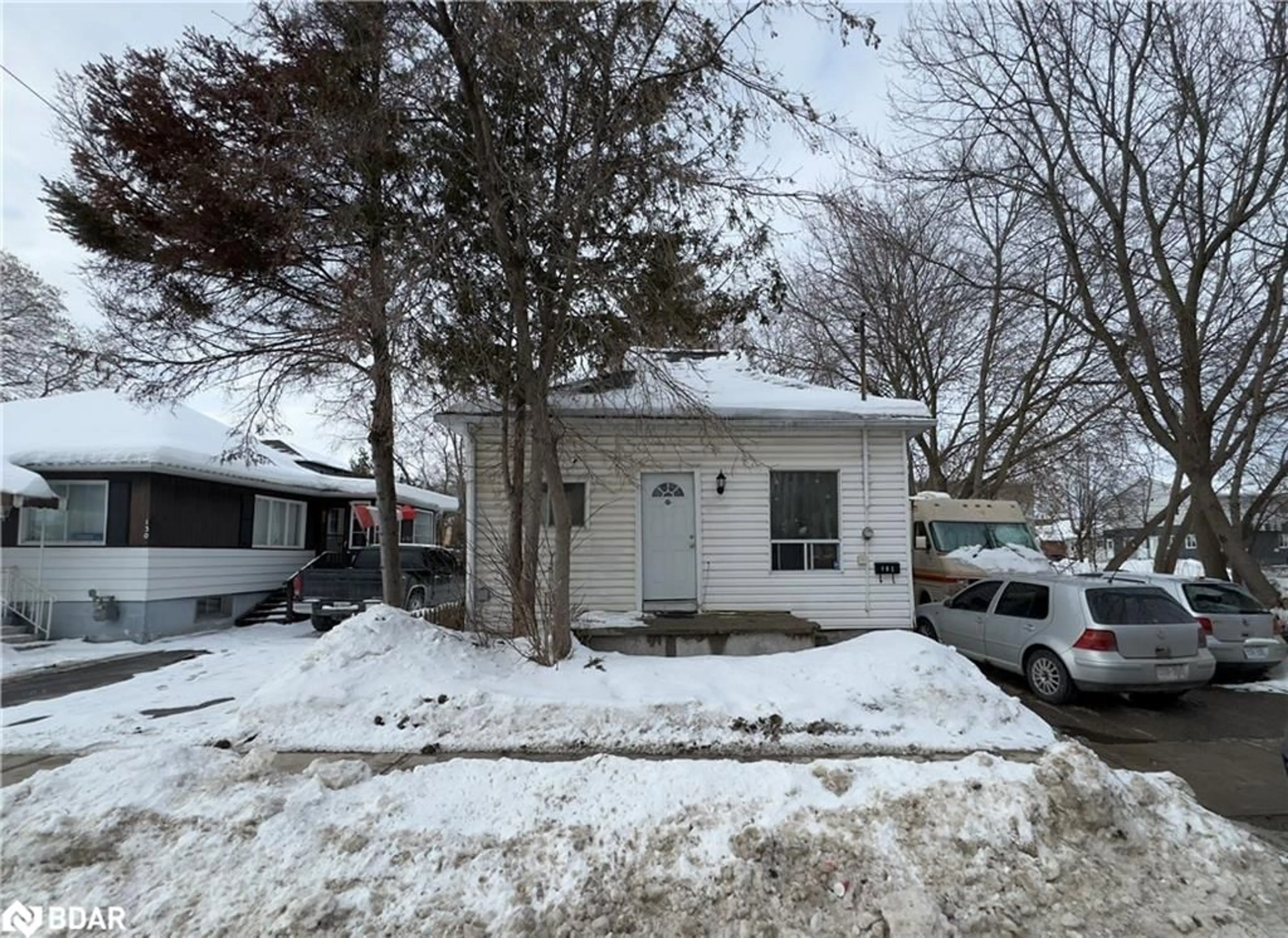 Shed for 102 Victoria St, Orillia Ontario L3V 2W1