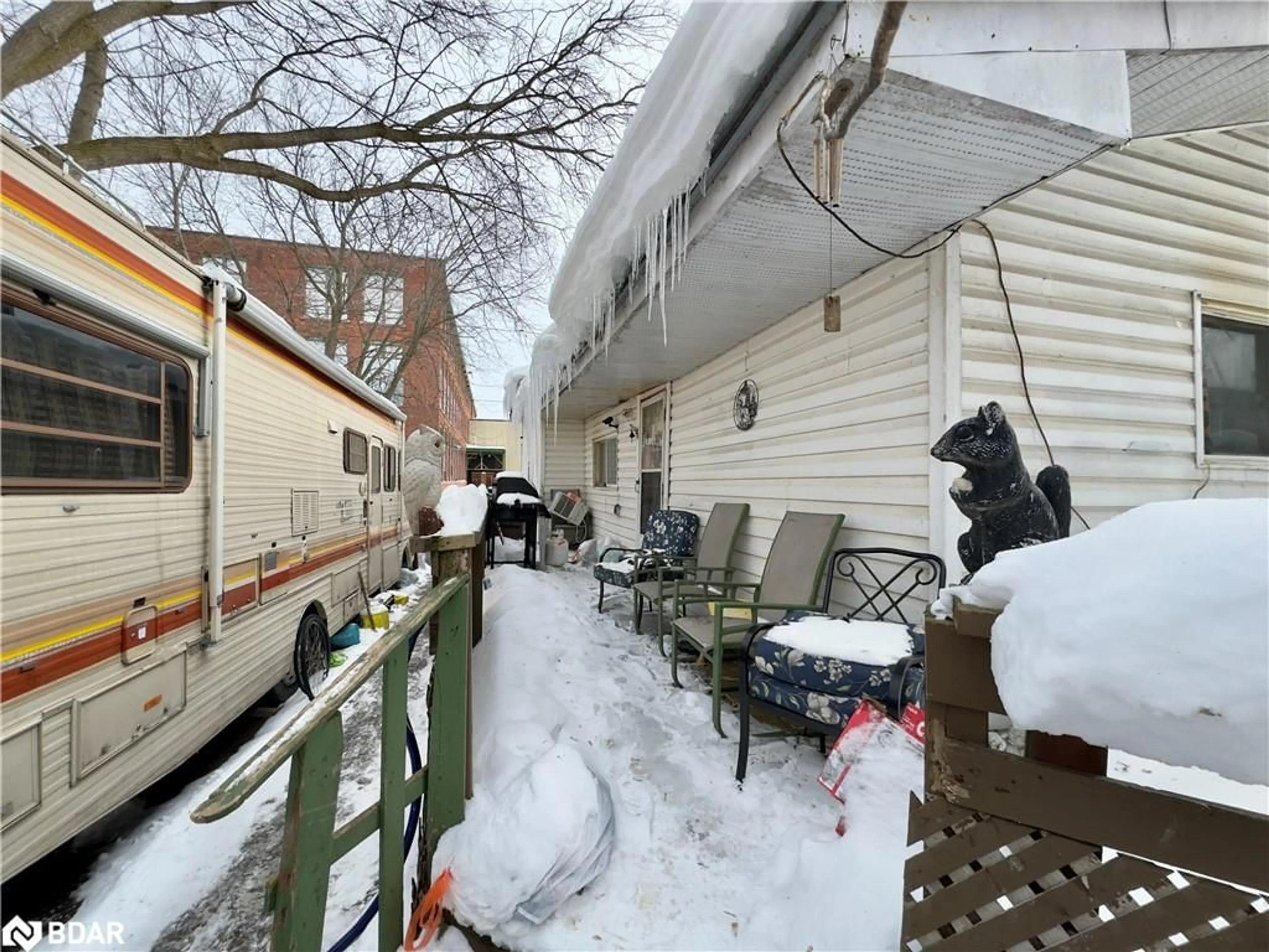 Patio, street for 102 Victoria St, Orillia Ontario L3V 2W1