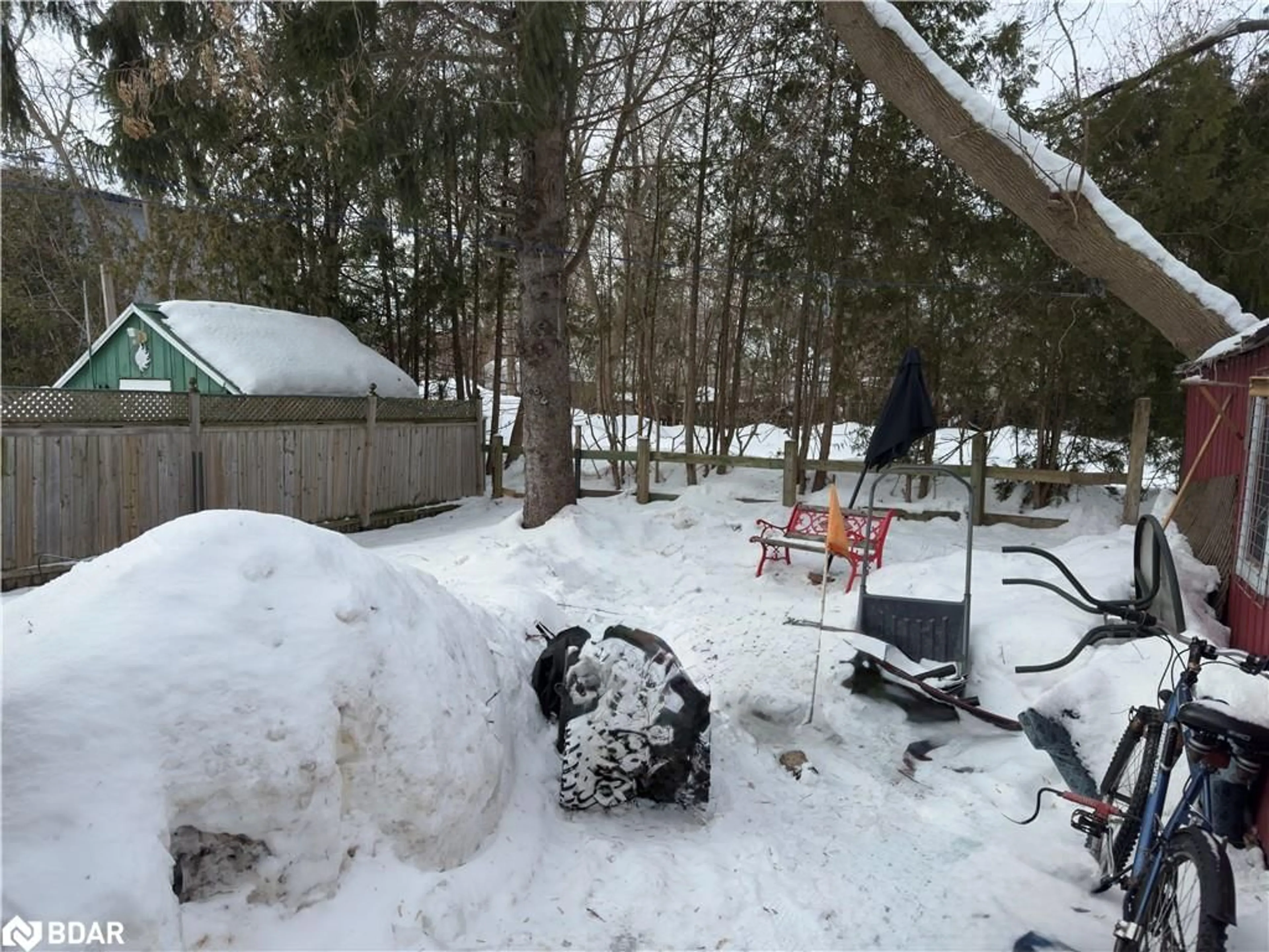 Shed for 102 Victoria St, Orillia Ontario L3V 2W1