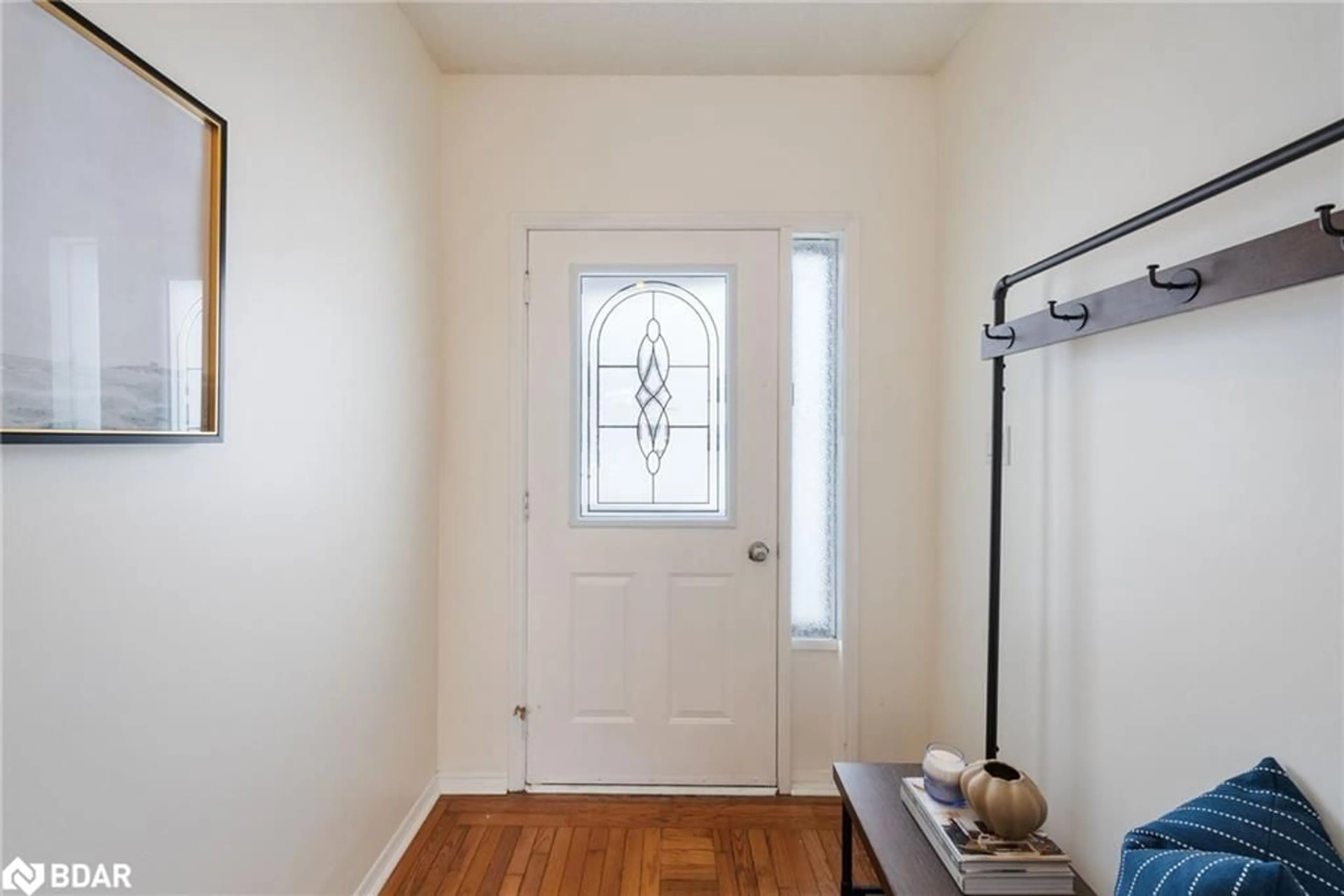 Indoor entryway for 6 Doble Dr, Oakwood Ontario K0M 2M0