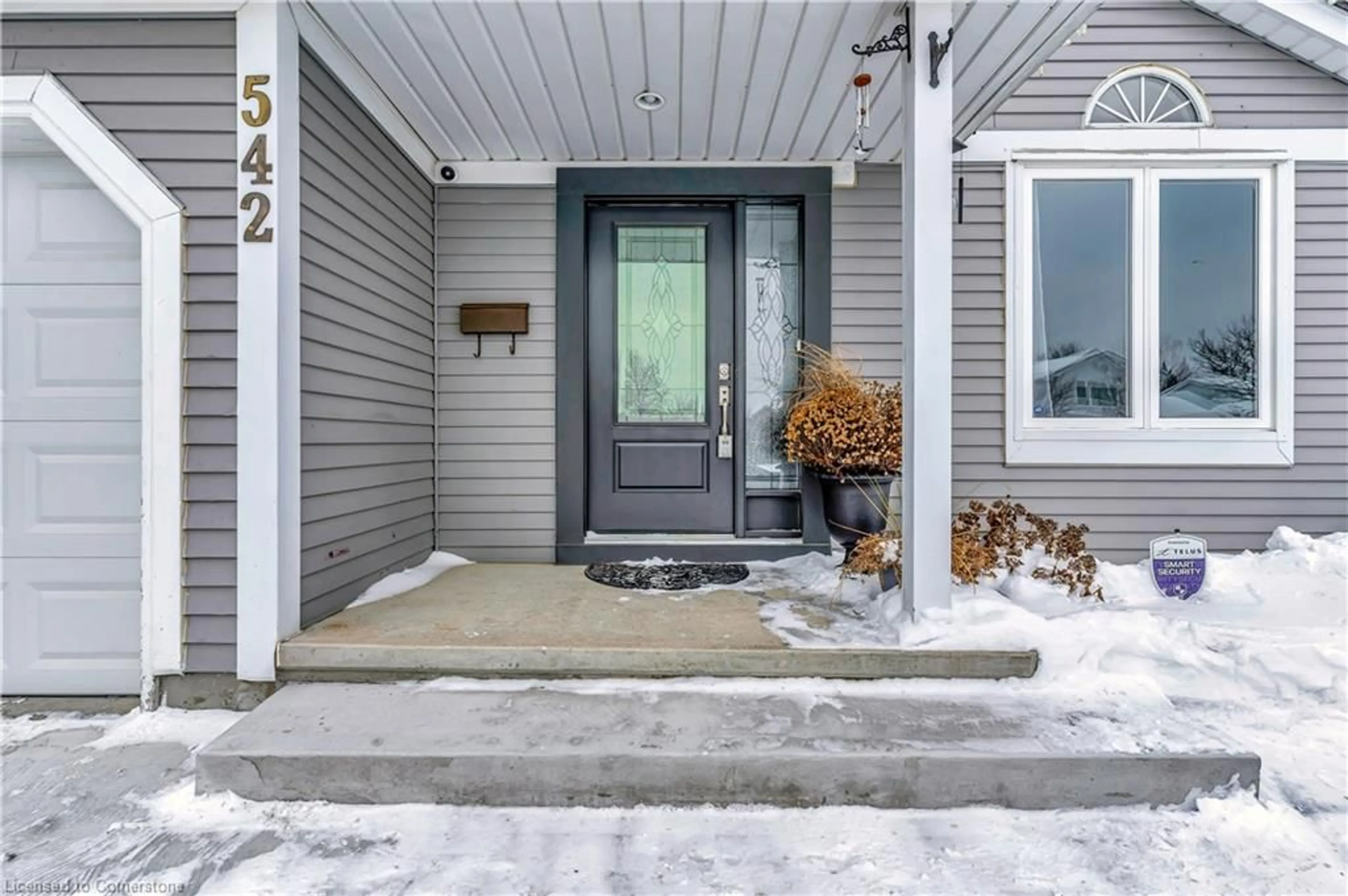 Indoor entryway for 542 Trico Dr, Cambridge Ontario N3H 5M7