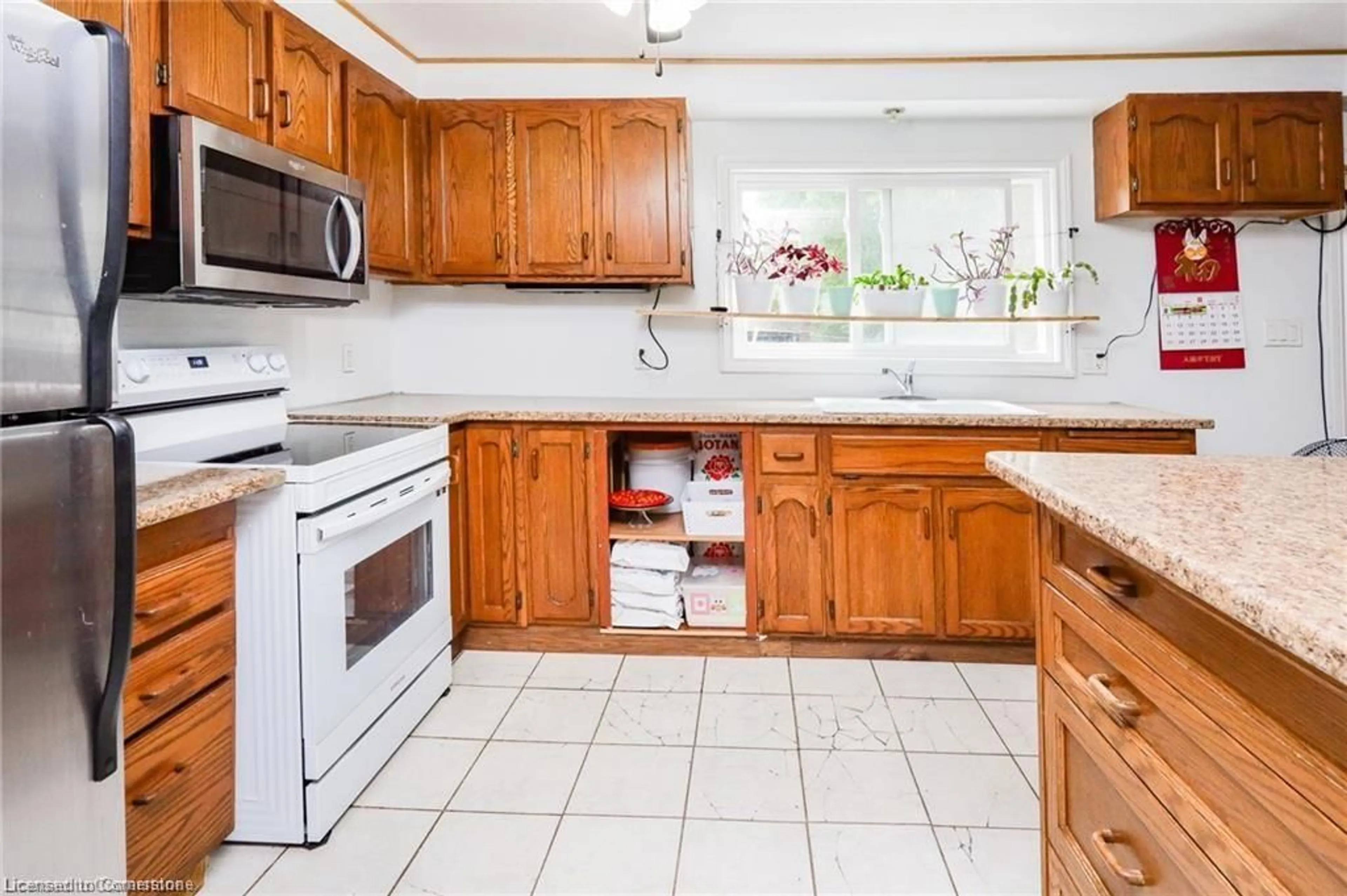 Standard kitchen, ceramic/tile floor for 9 Bloomingdale Rd, Kitchener Ontario N2K 1A3