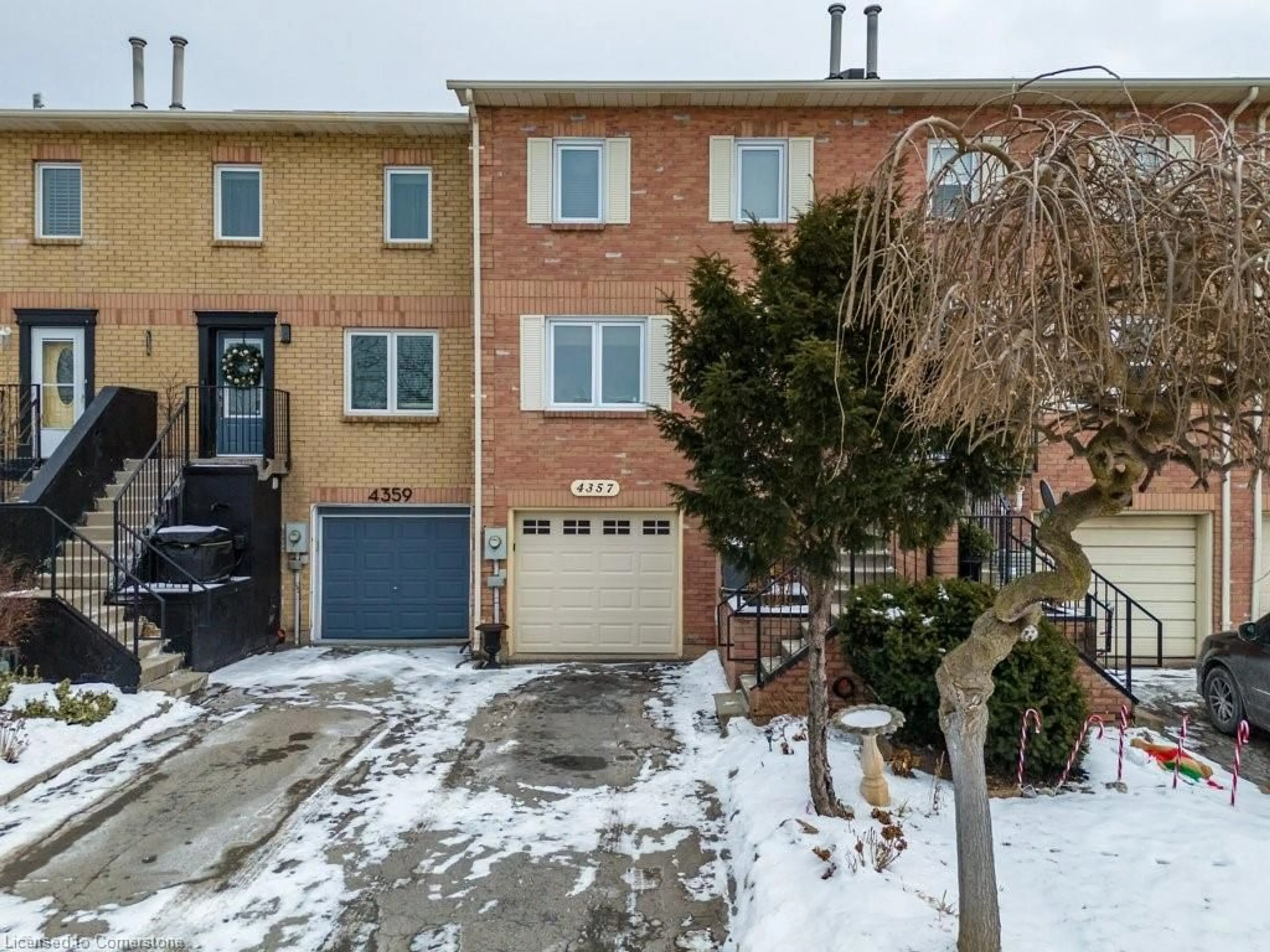 A pic from outside/outdoor area/front of a property/back of a property/a pic from drone, street for 4357 Arejay Ave, Beamsville Ontario L2J 0P4