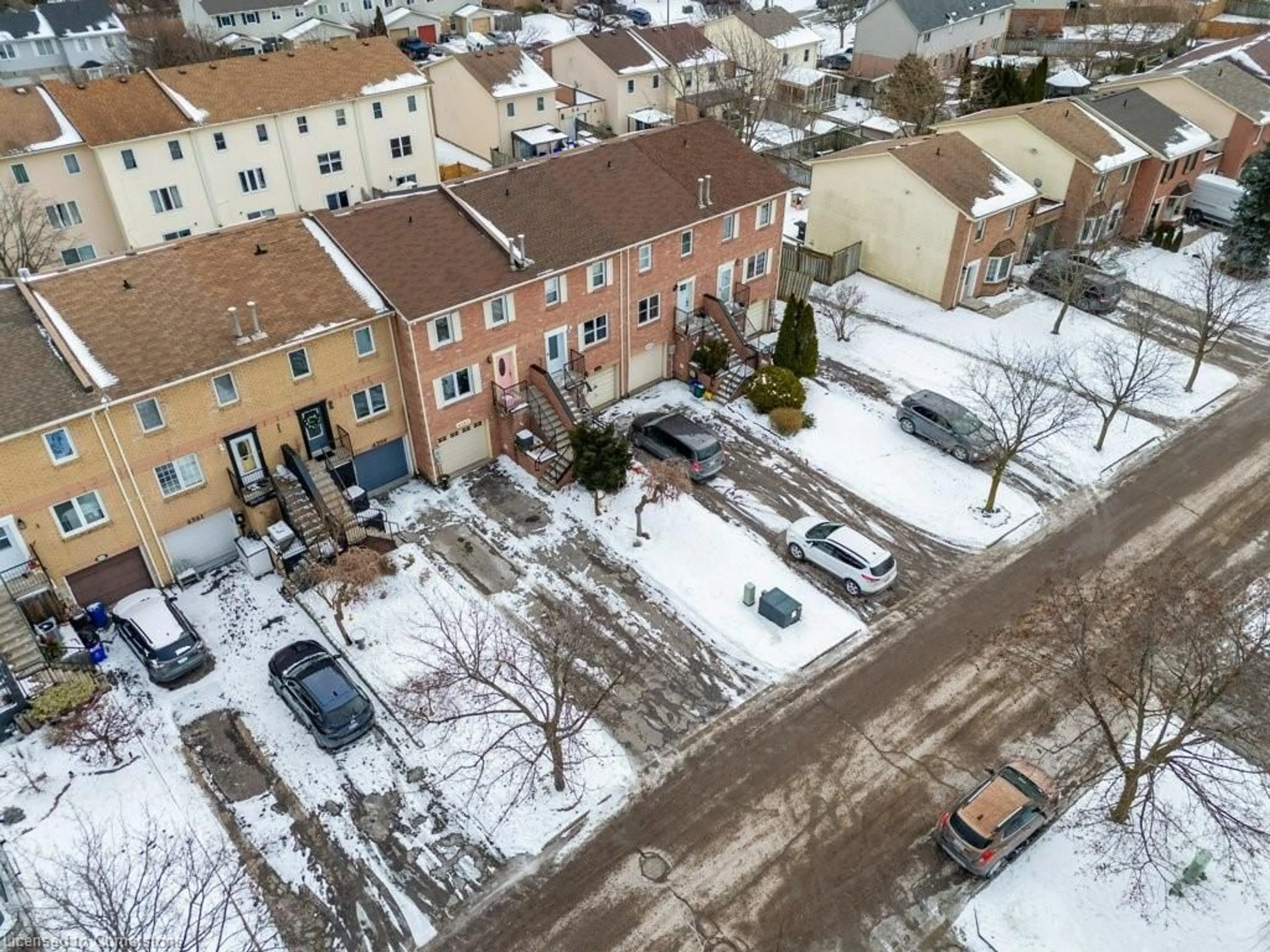 A pic from outside/outdoor area/front of a property/back of a property/a pic from drone, street for 4357 Arejay Ave, Beamsville Ontario L2J 0P4