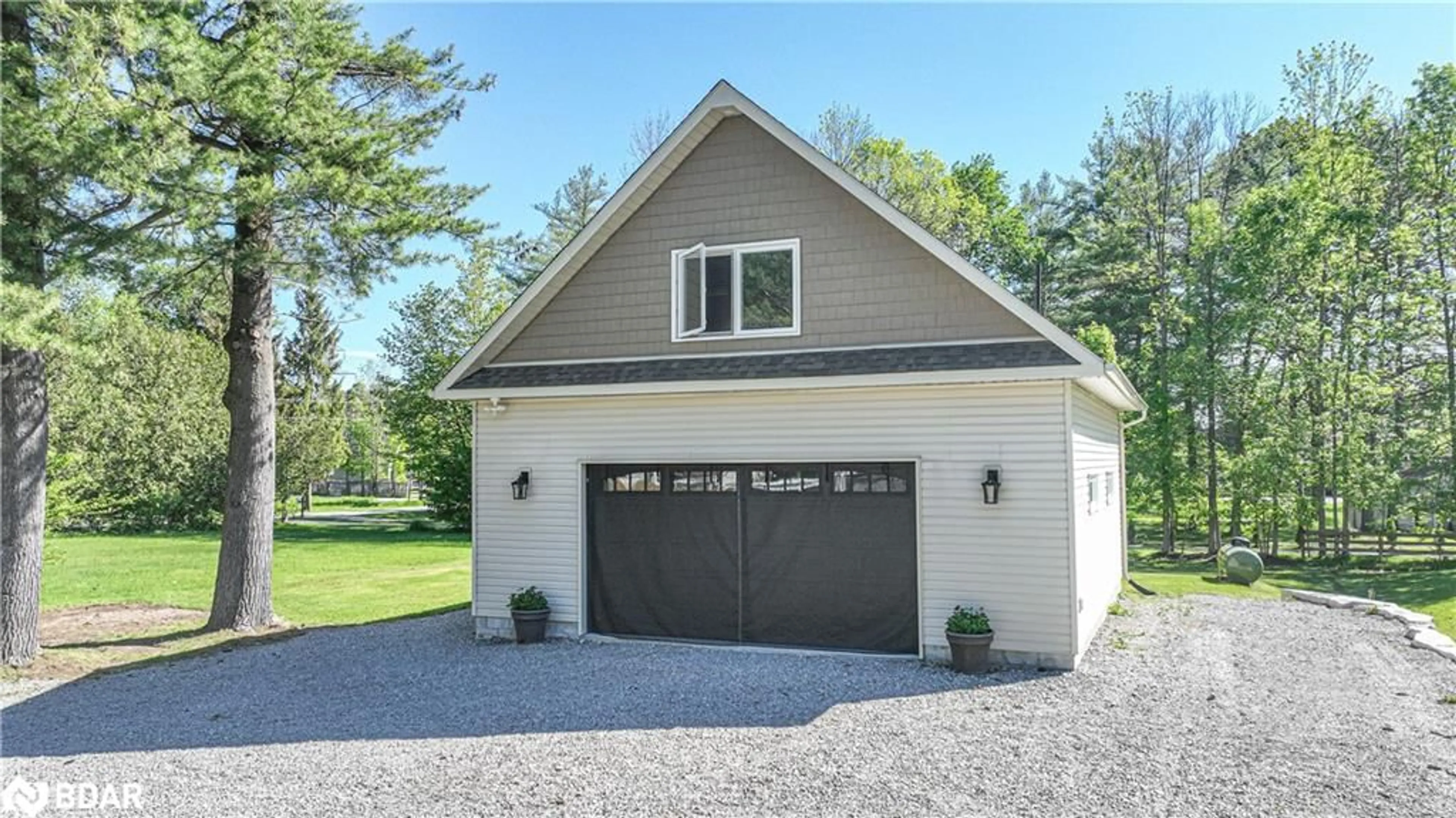 Indoor garage for 3015 South Sparrow Lake Rd, Washago Ontario L0K 2B0