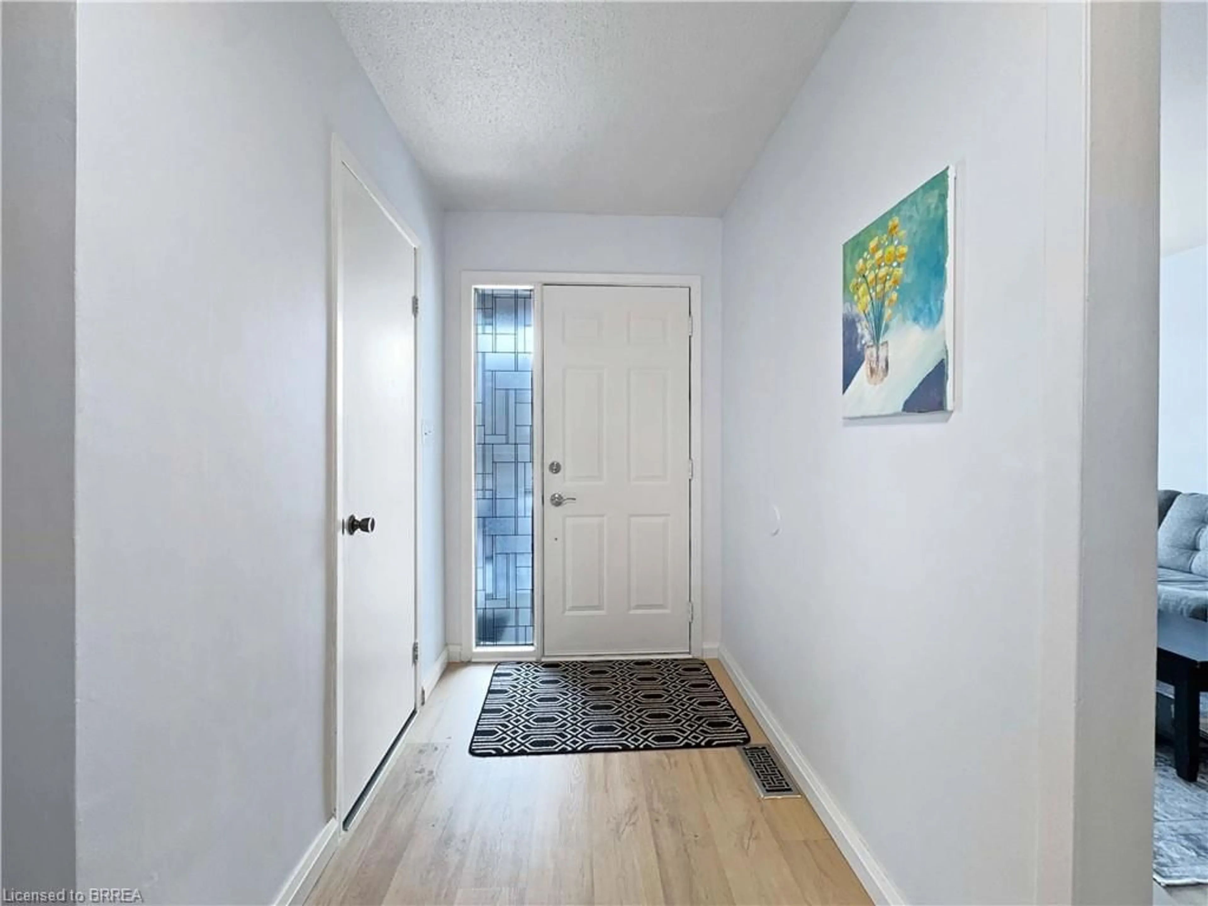 Indoor entryway for 17 Raleigh St #A, Brantford Ontario N3T 1J8