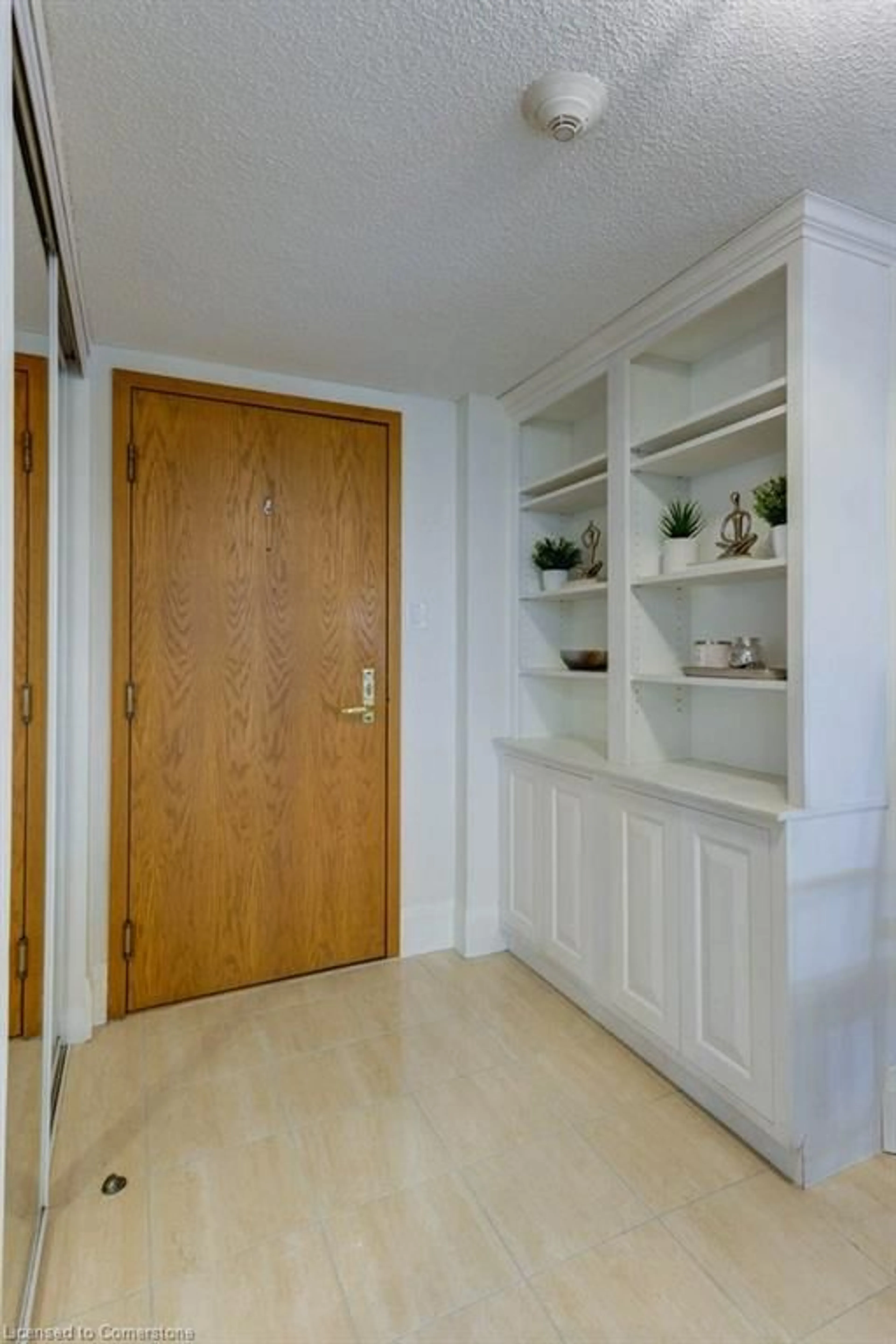 Indoor entryway for 6 Willow St #1602, Waterloo Ontario N2J 4S3