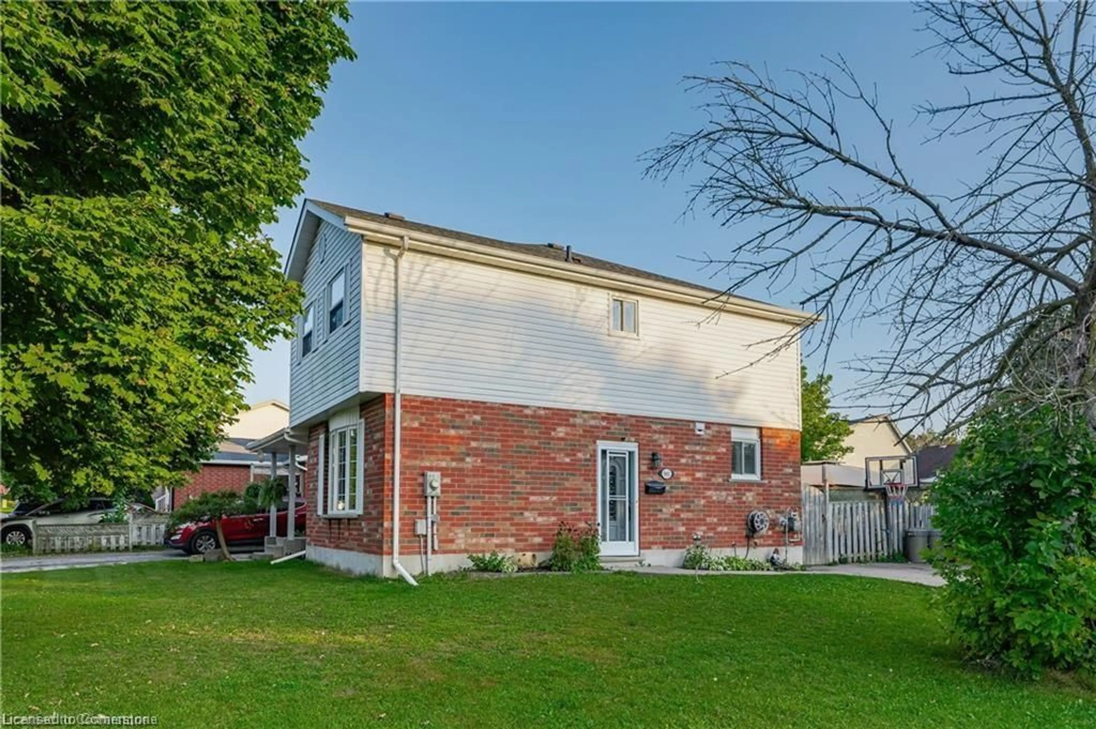 Home with brick exterior material, street for 995 Elgin St, Cambridge Ontario N1R 8J2