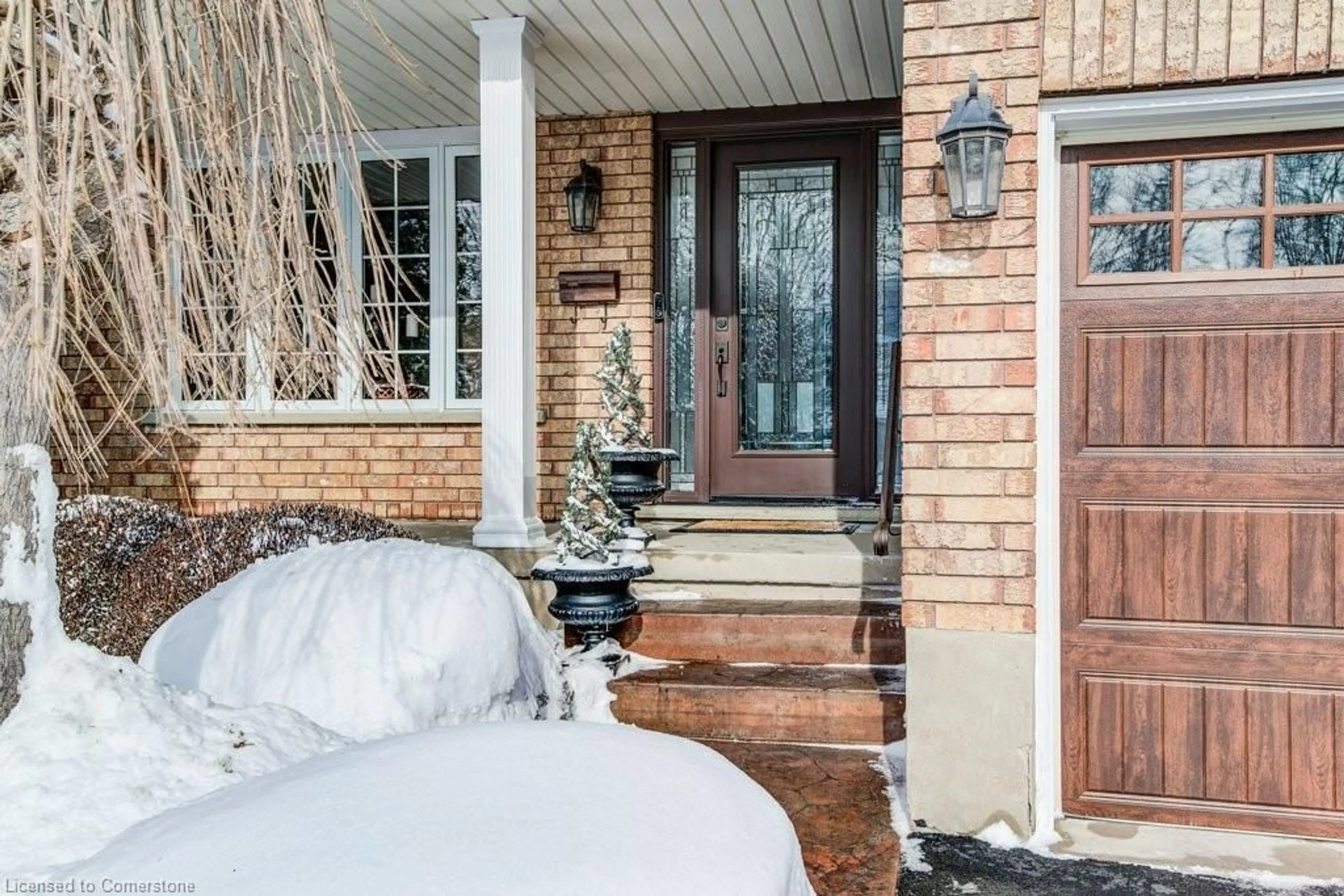 Indoor entryway for 222 Beaver Creek Rd, Waterloo Ontario N2T 2R8