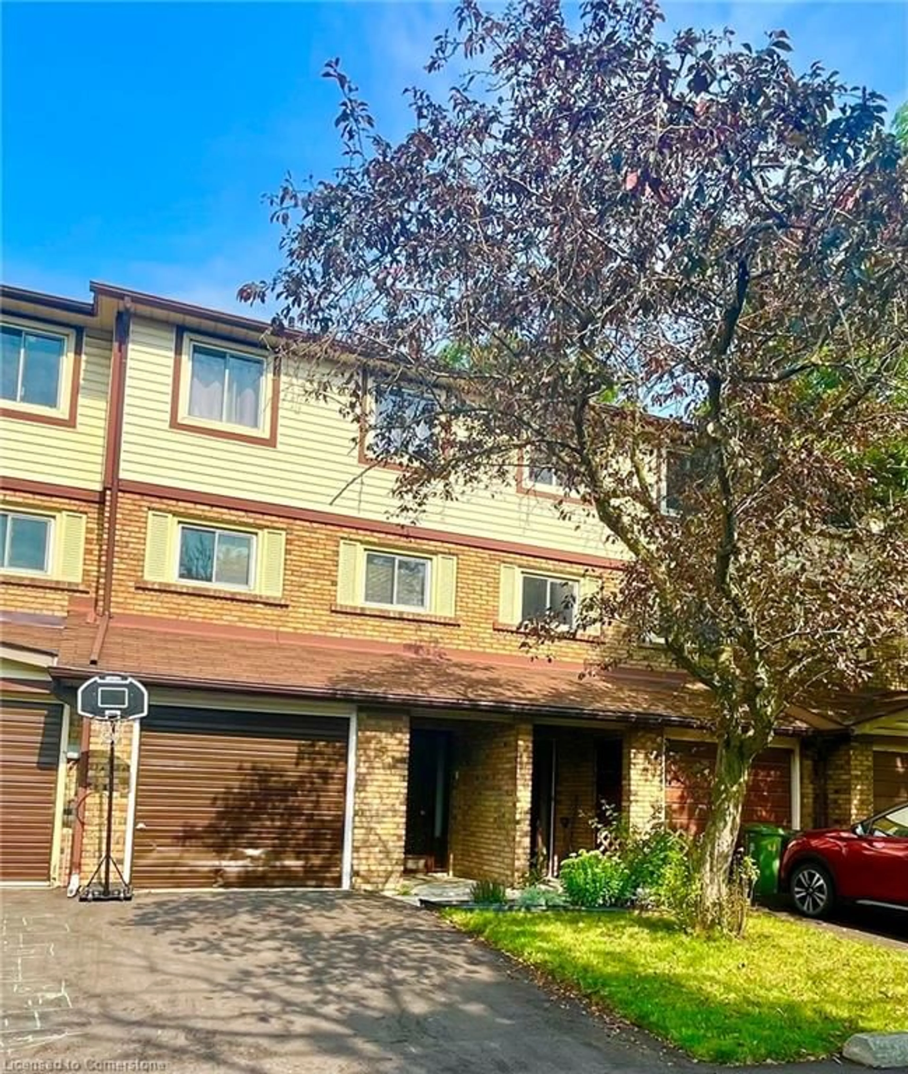 A pic from outside/outdoor area/front of a property/back of a property/a pic from drone, street for 34 Bow Valley Dr #5, Hamilton Ontario L8E 3L4