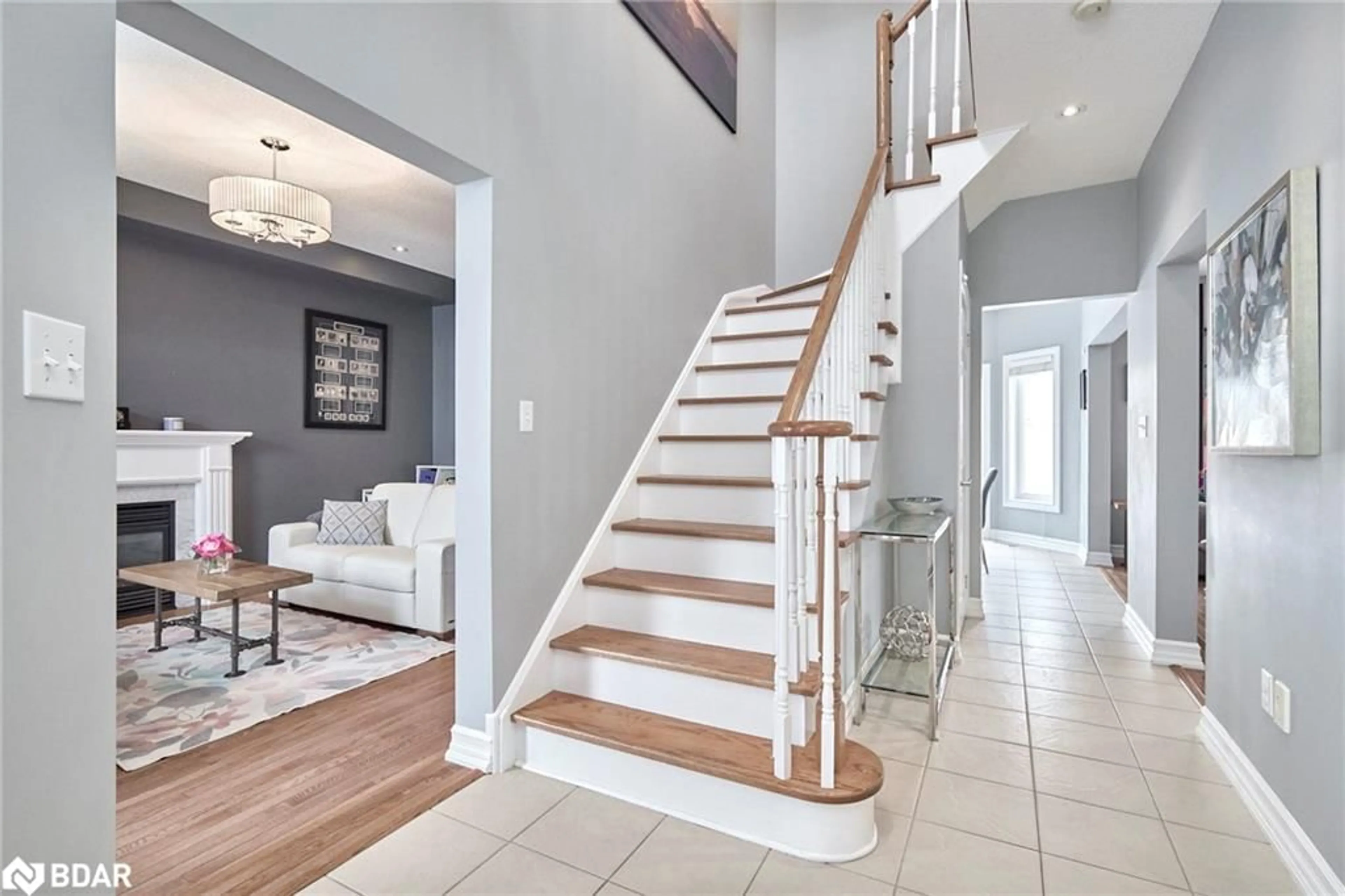 Indoor entryway for 1979 Romina Crt, Alcona Ontario L9S 4Y1