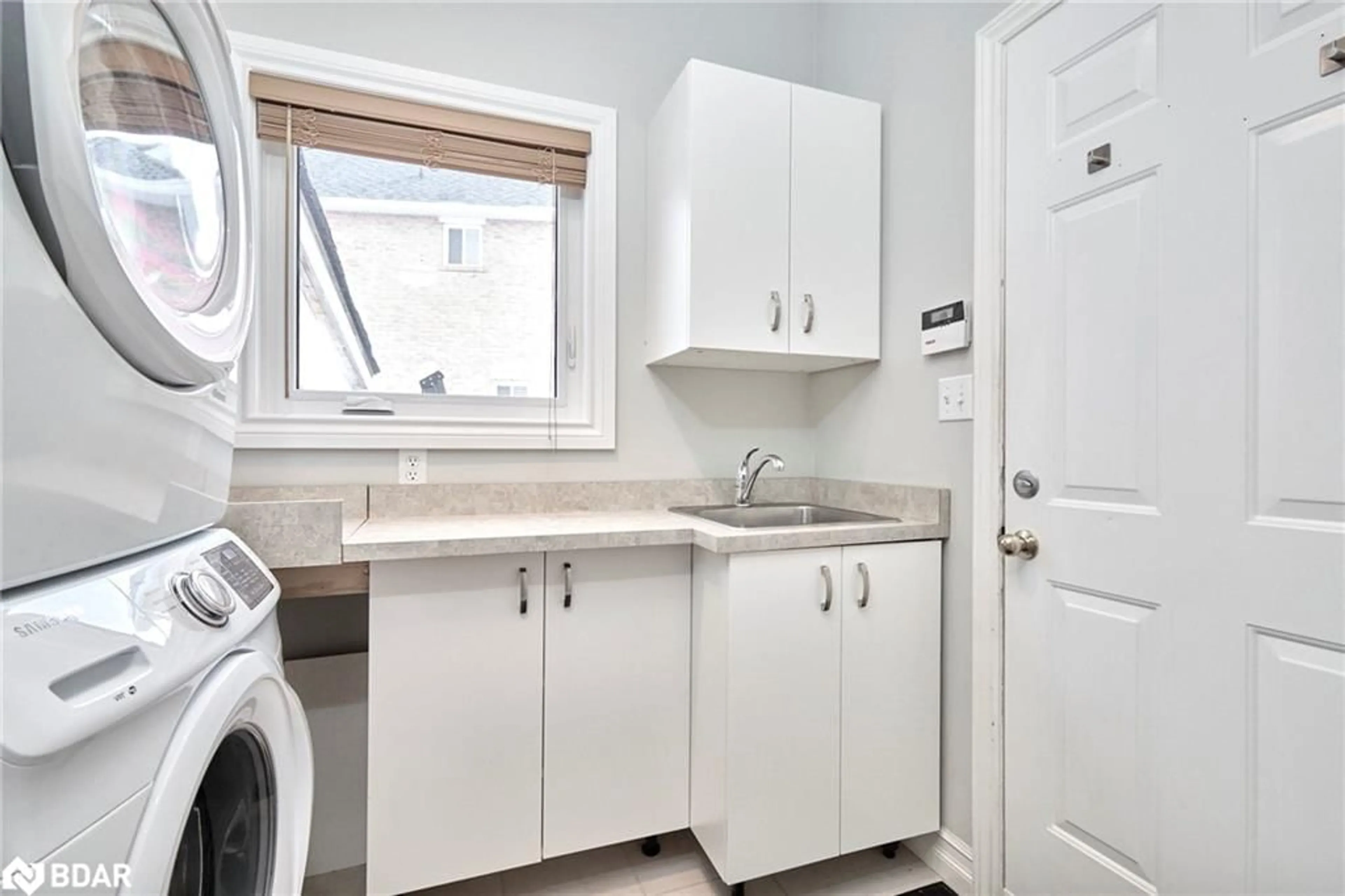 Laundry room for 1979 Romina Crt, Alcona Ontario L9S 4Y1