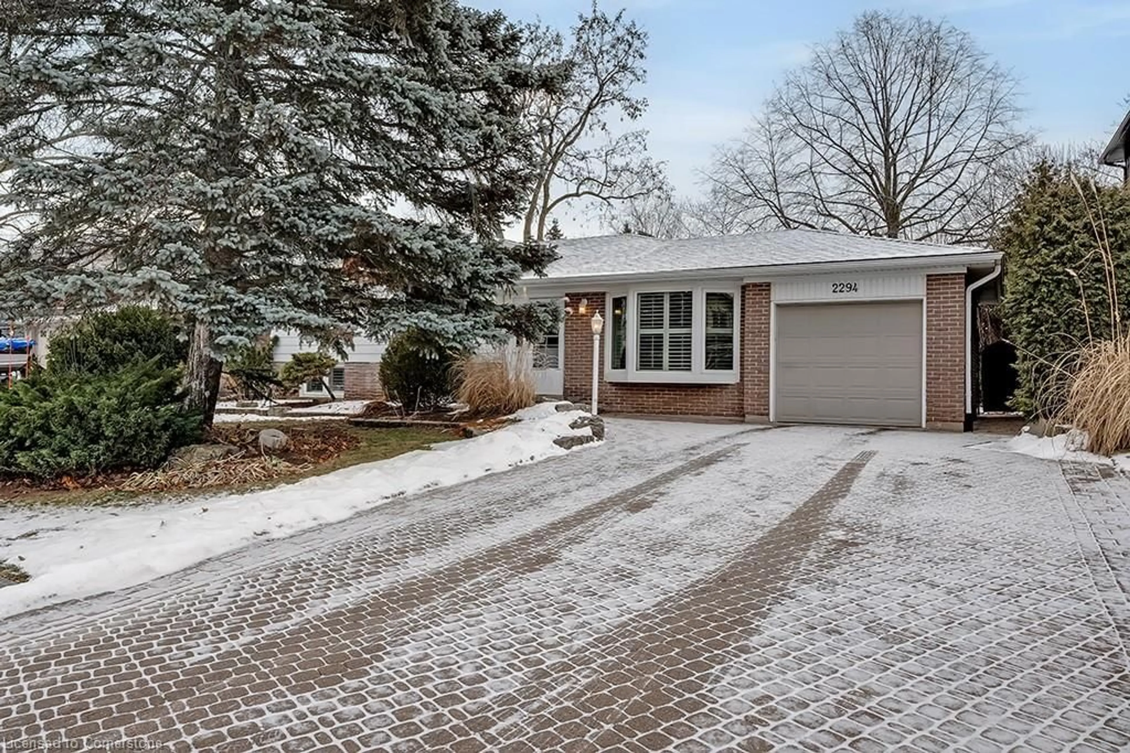 Home with brick exterior material, street for 2294 Yolanda Dr, Oakville Ontario L6L 2H8