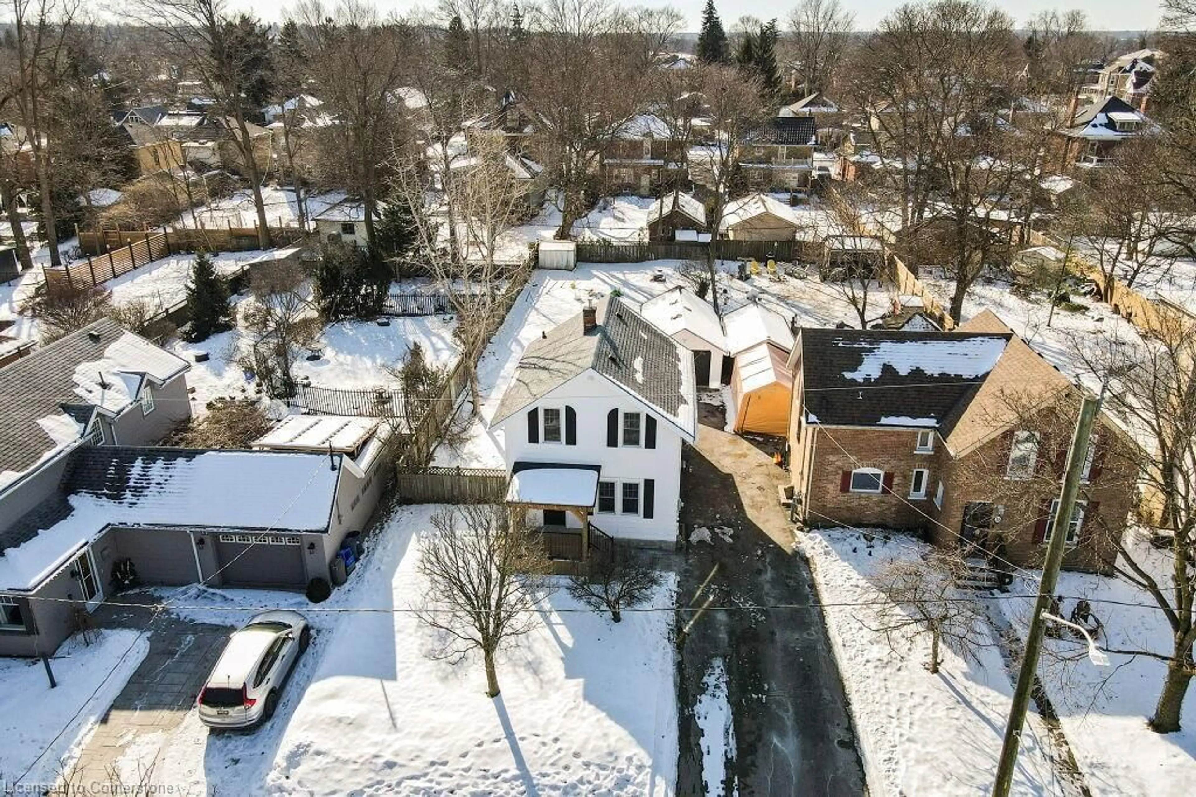 A pic from outside/outdoor area/front of a property/back of a property/a pic from drone, street for 34 St George St, Paris Ontario N3L 2W5