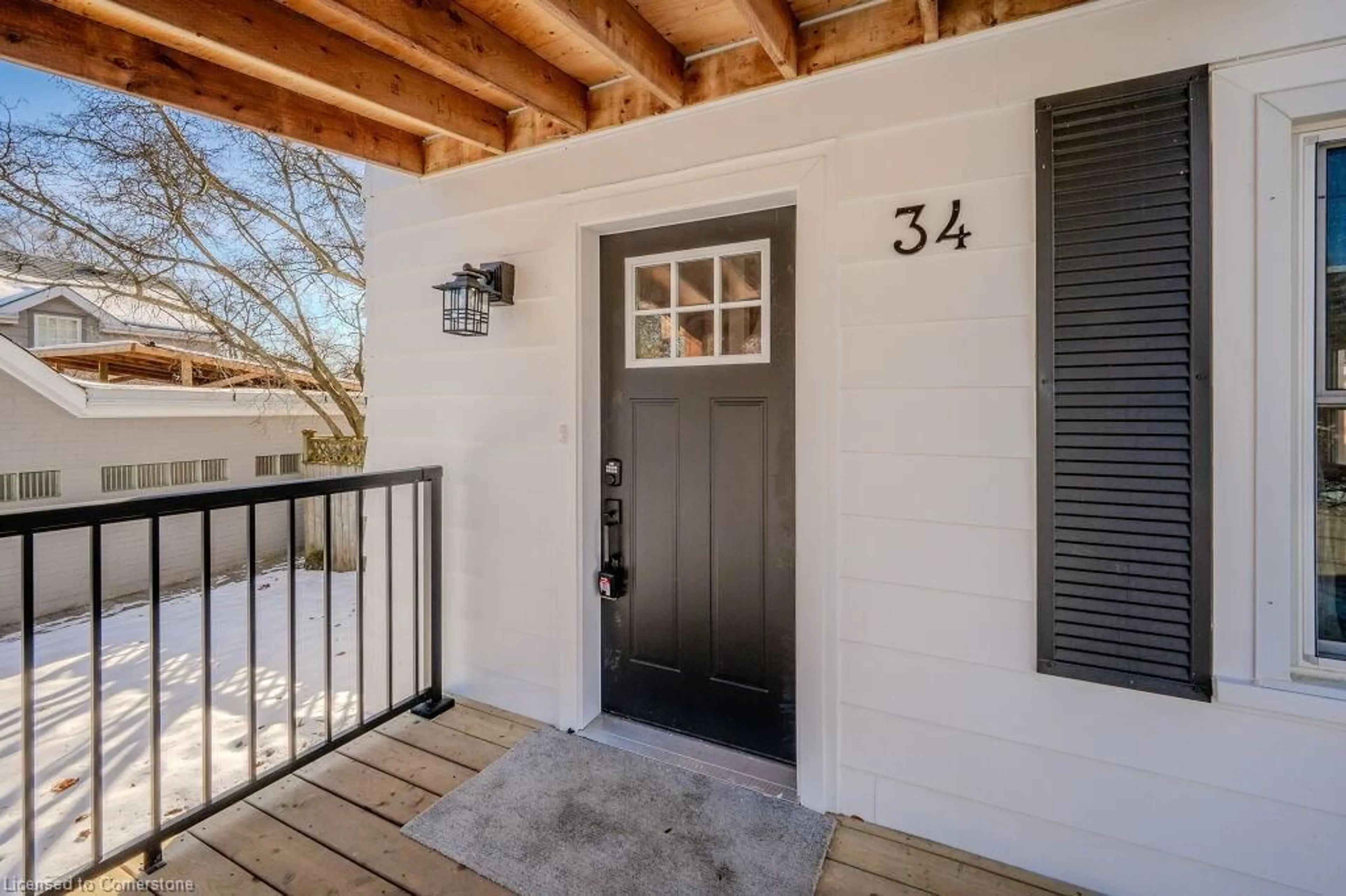 Indoor entryway for 34 St George St, Paris Ontario N3L 2W5