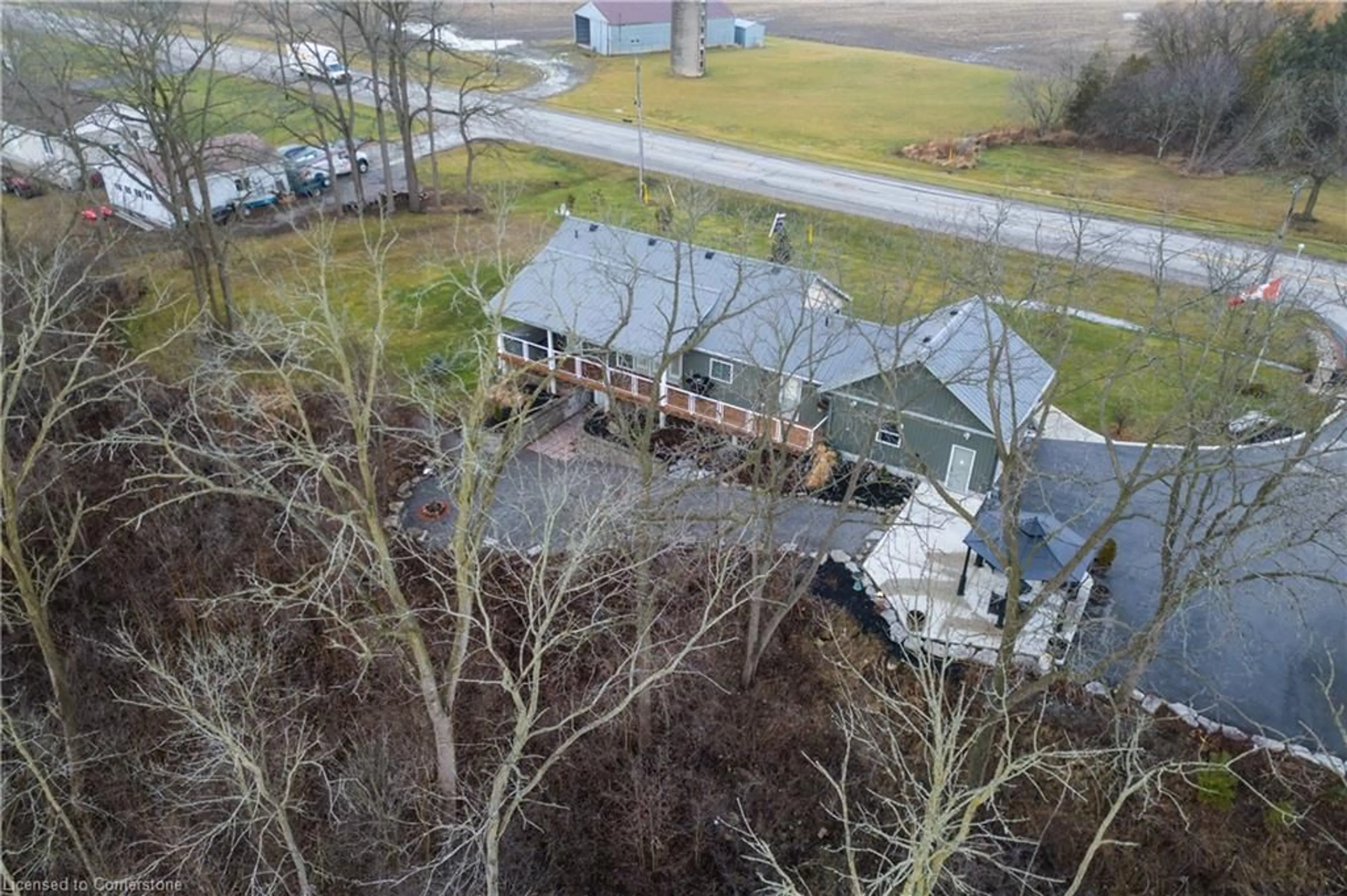 A pic from outside/outdoor area/front of a property/back of a property/a pic from drone, unknown for 571 Haldimand Road 17 Rd, Dunnville Ontario N1A 2W4