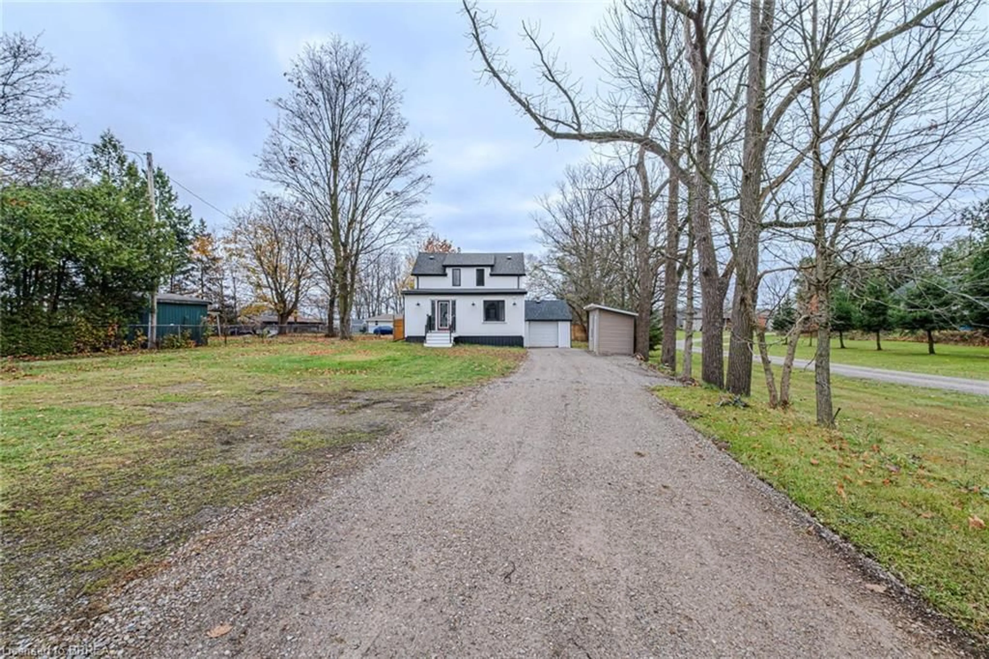 A pic from outside/outdoor area/front of a property/back of a property/a pic from drone, street for 534 Mount Pleasant Rd, Brantford Ontario N3T 5L5