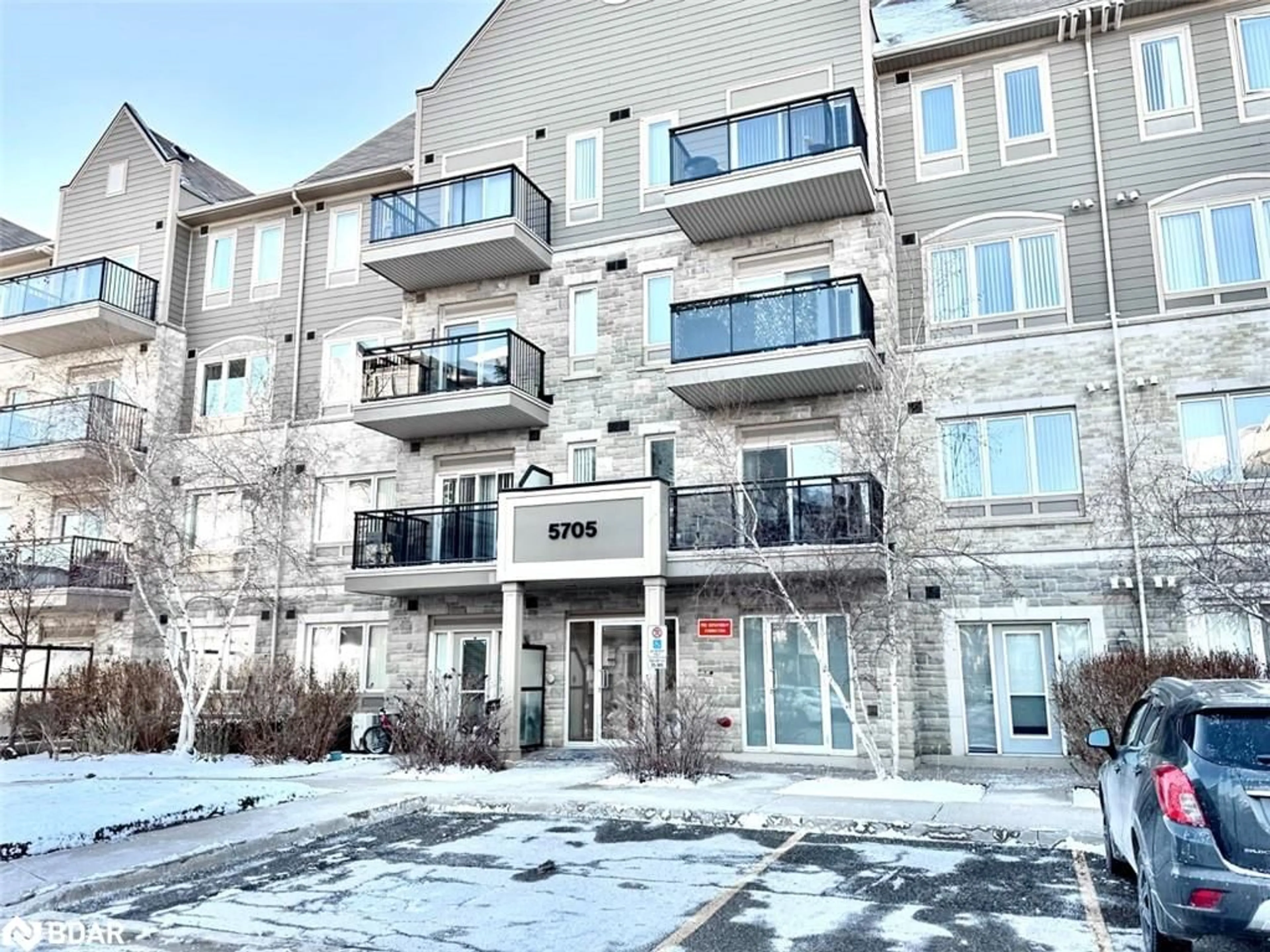 Patio, building for 5705 Long Valley Rd #309, Mississauga Ontario L5M 0M3