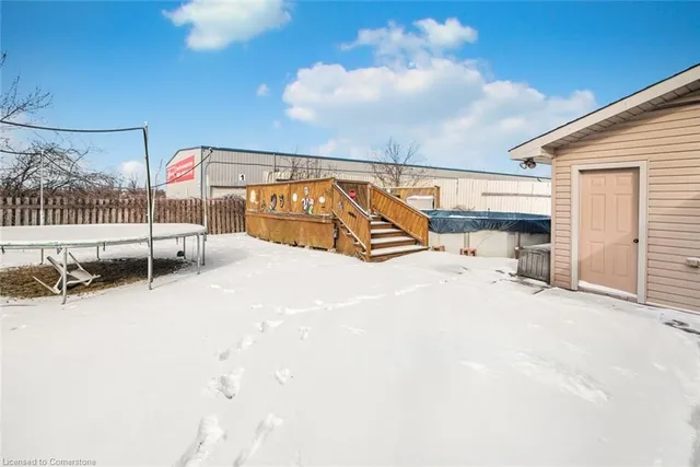 Additional property image - 725 Mud St